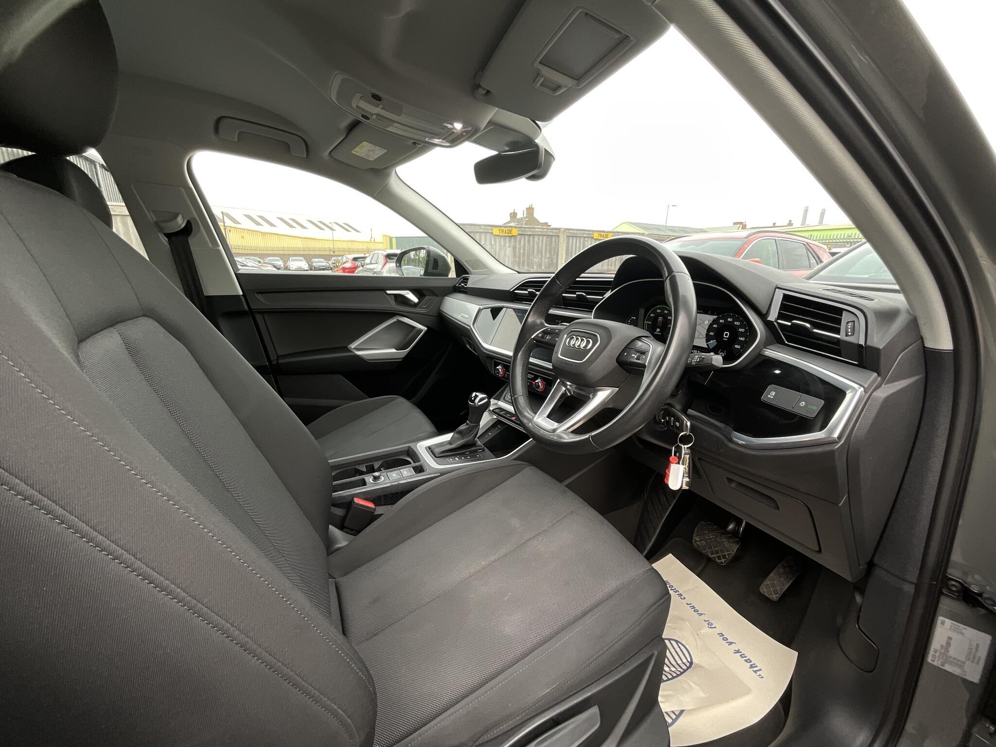 Audi Q3 - Image 7