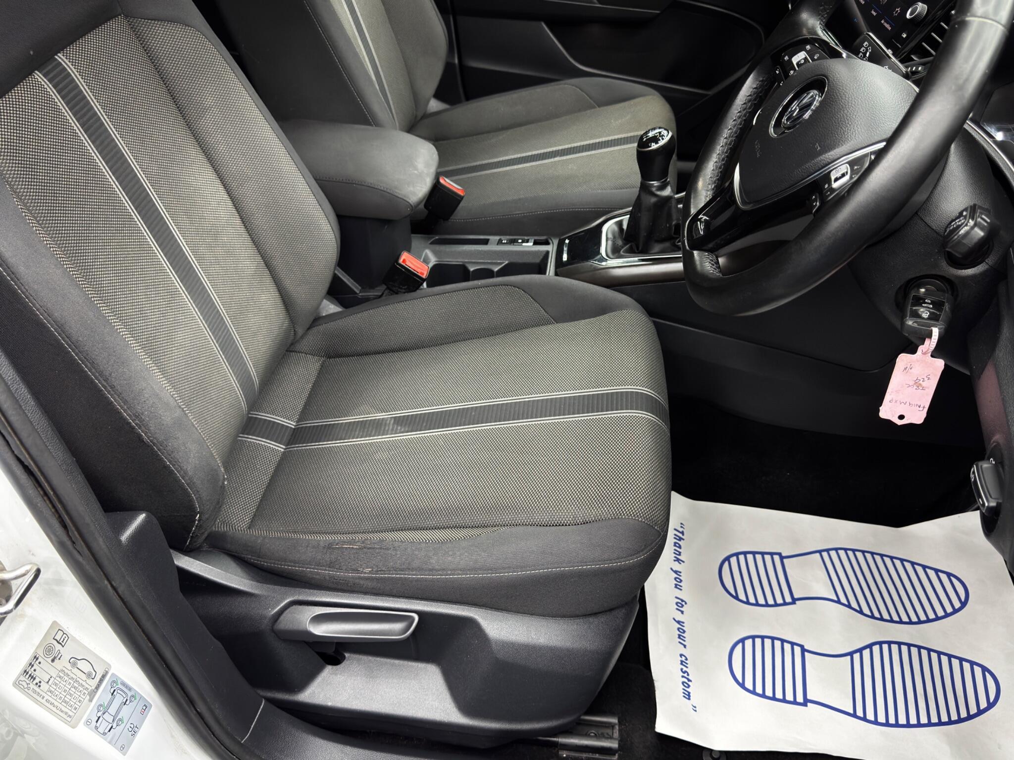 Volkswagen T-Roc - Image 13
