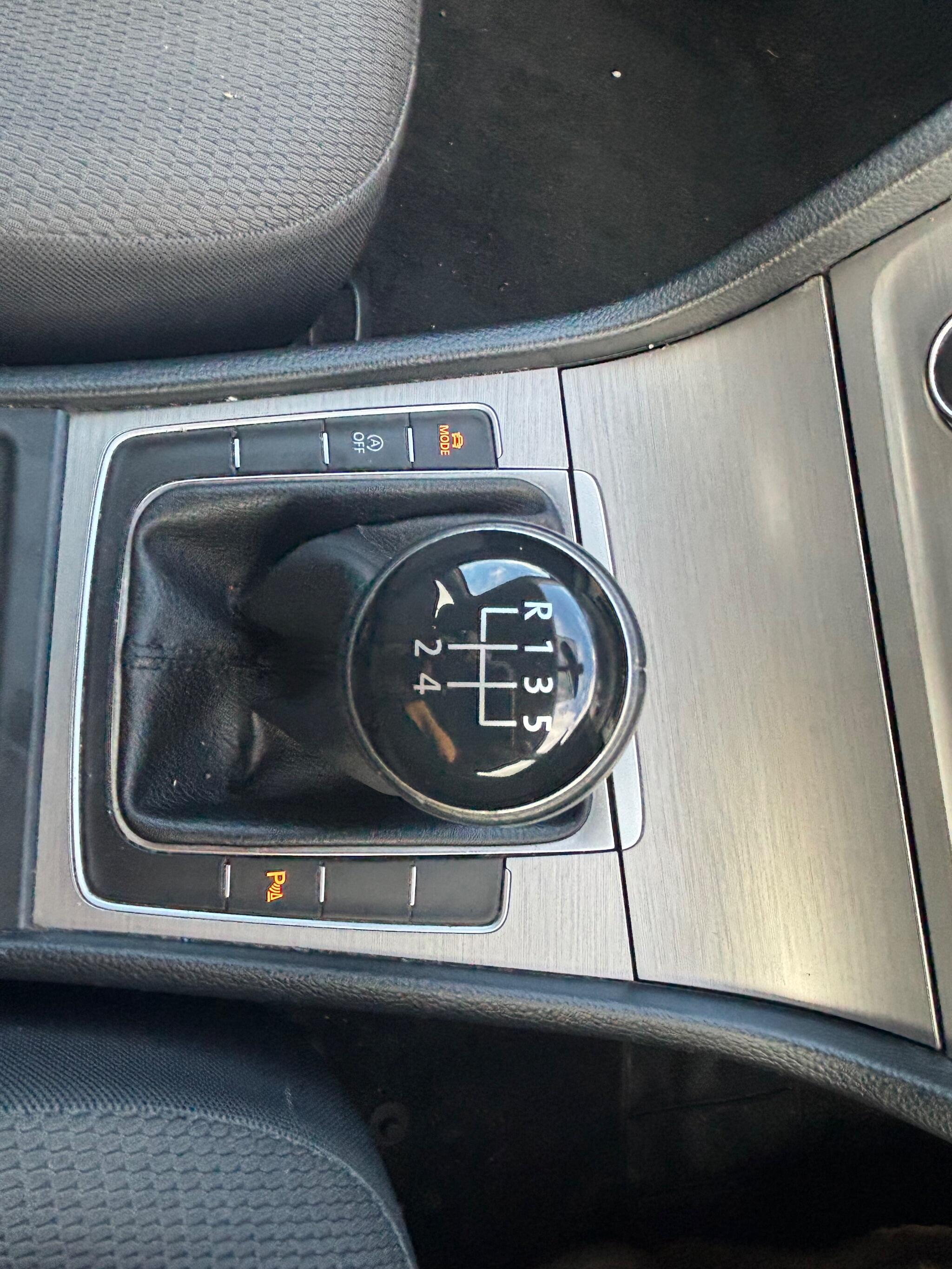 Volkswagen Golf - Image 23