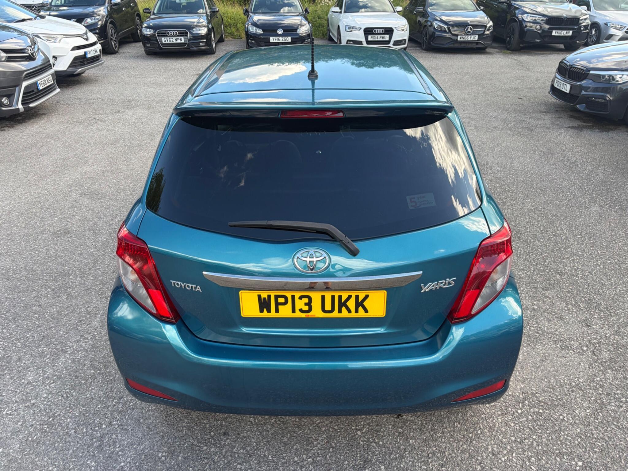 Toyota Yaris - Image 12