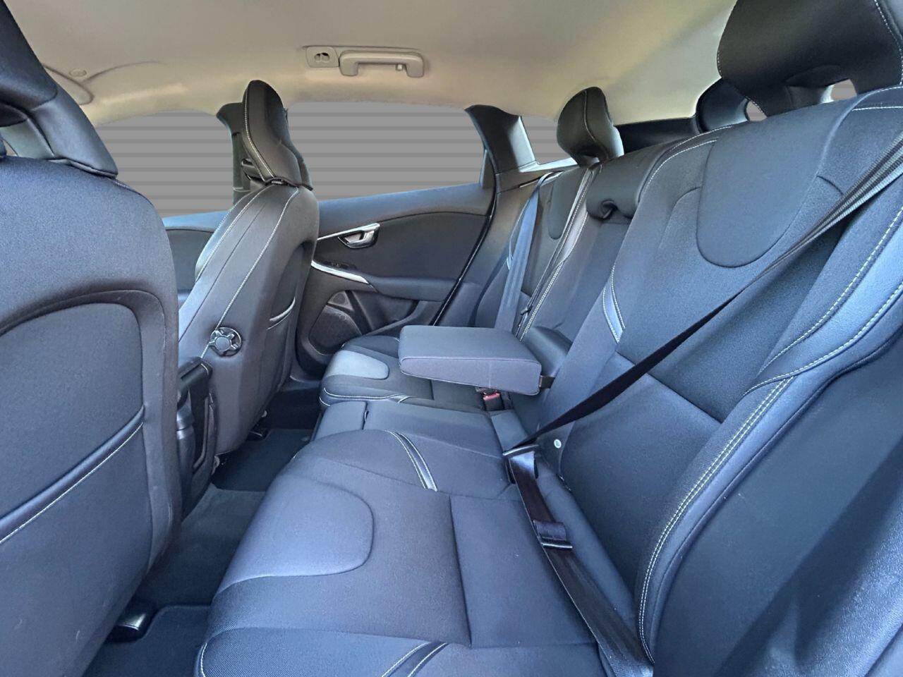 Volvo V40 - Image 16