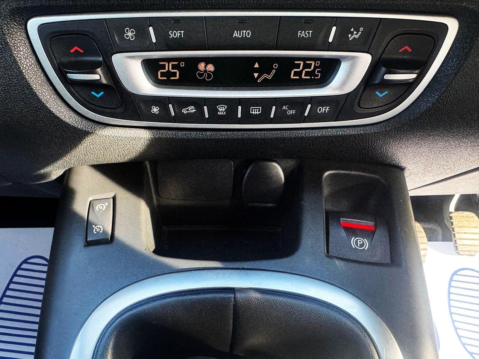 Renault Grand Scenic - Image 35