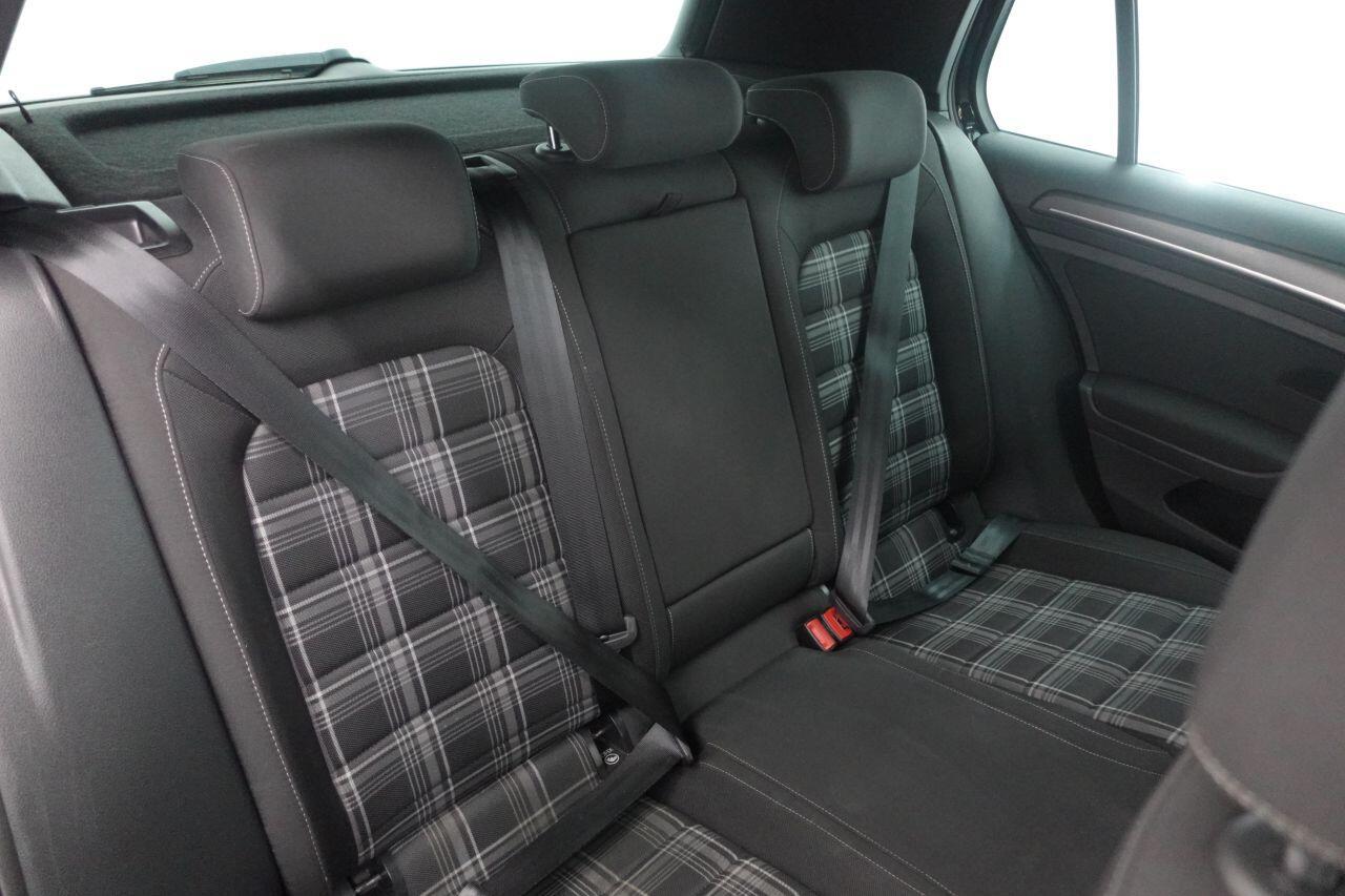 Volkswagen Golf - Image 18