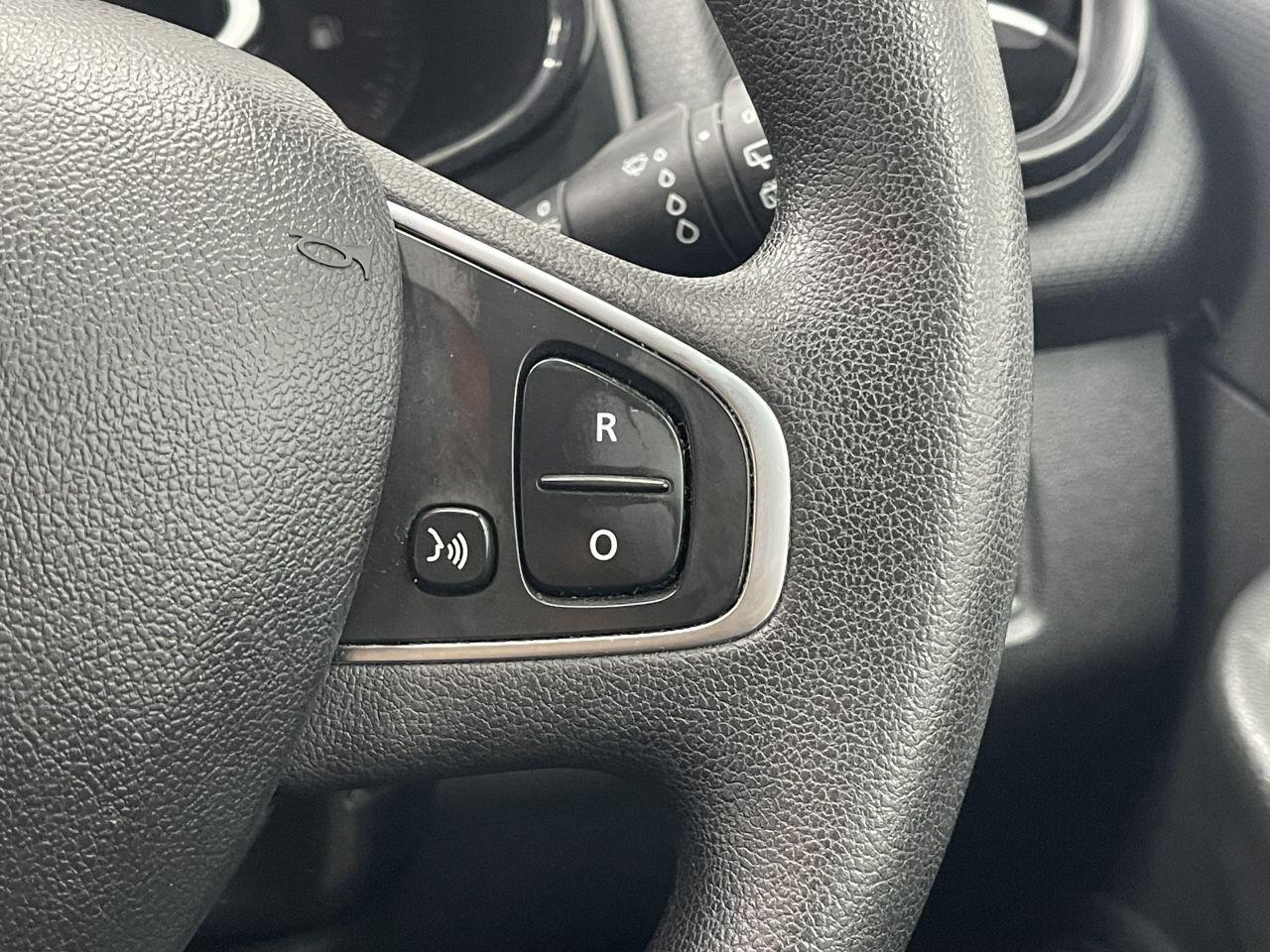 Renault Clio - Image 39