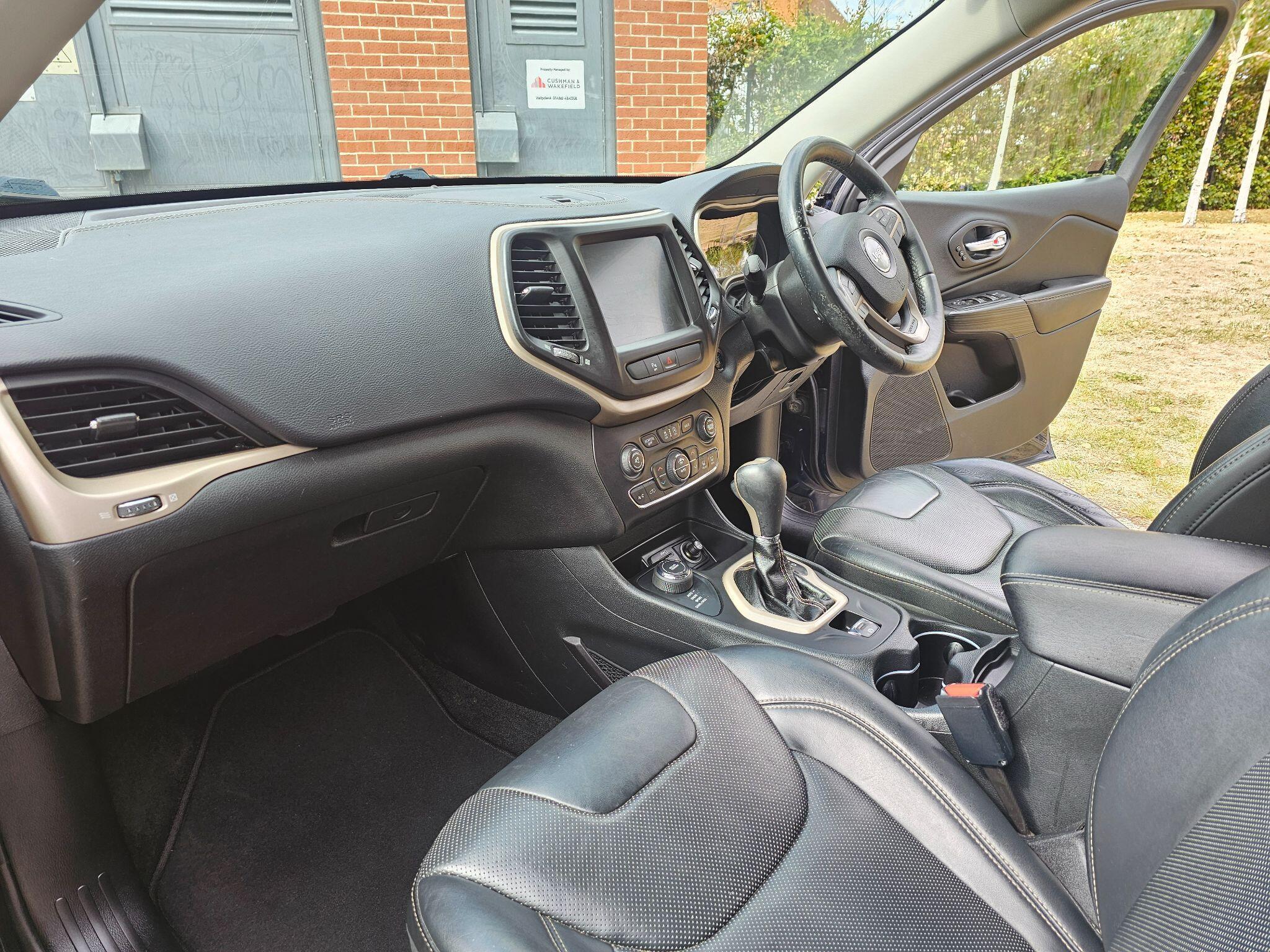 Jeep Cherokee - Image 16