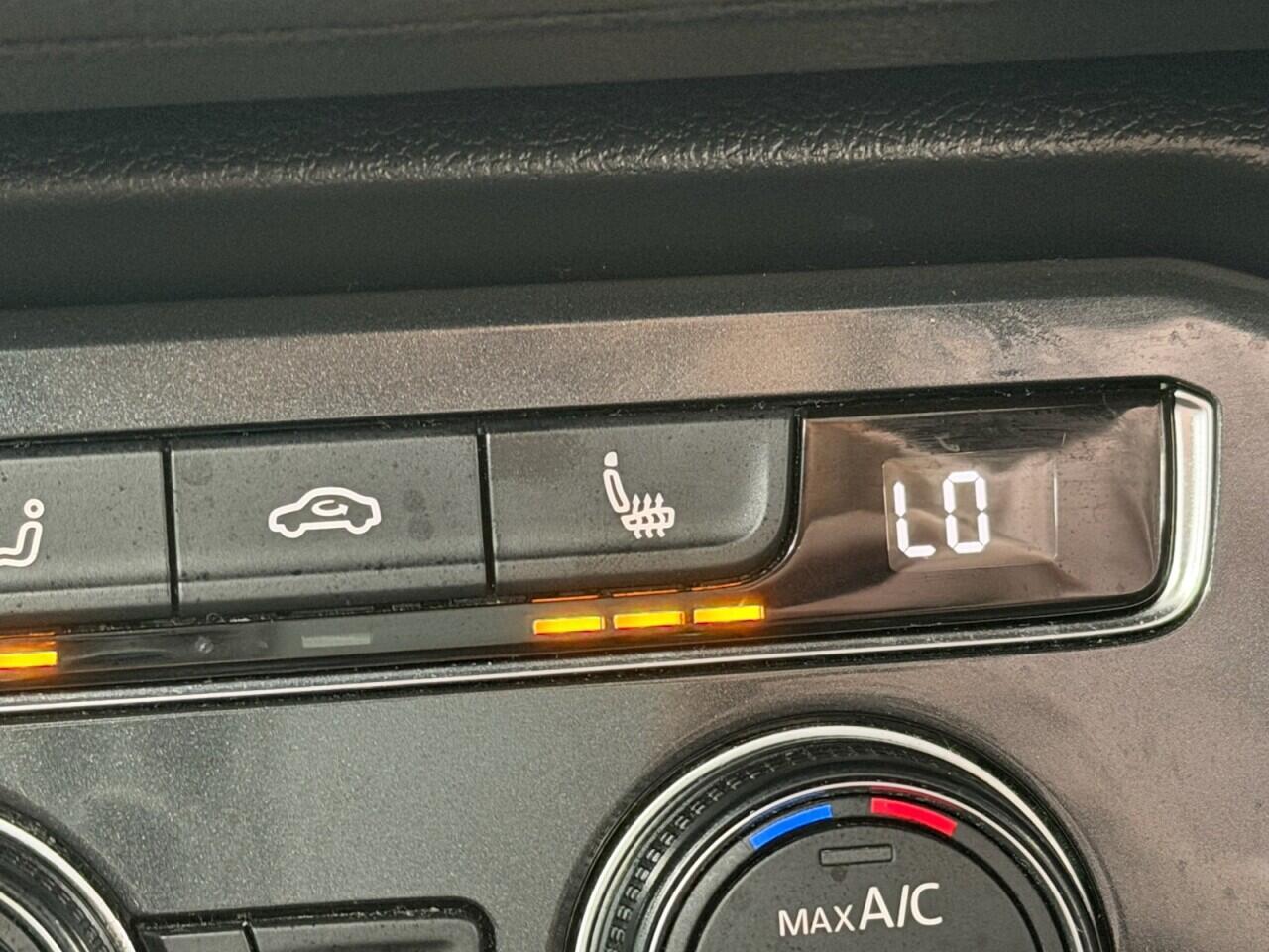 Volkswagen Tiguan - Image 35