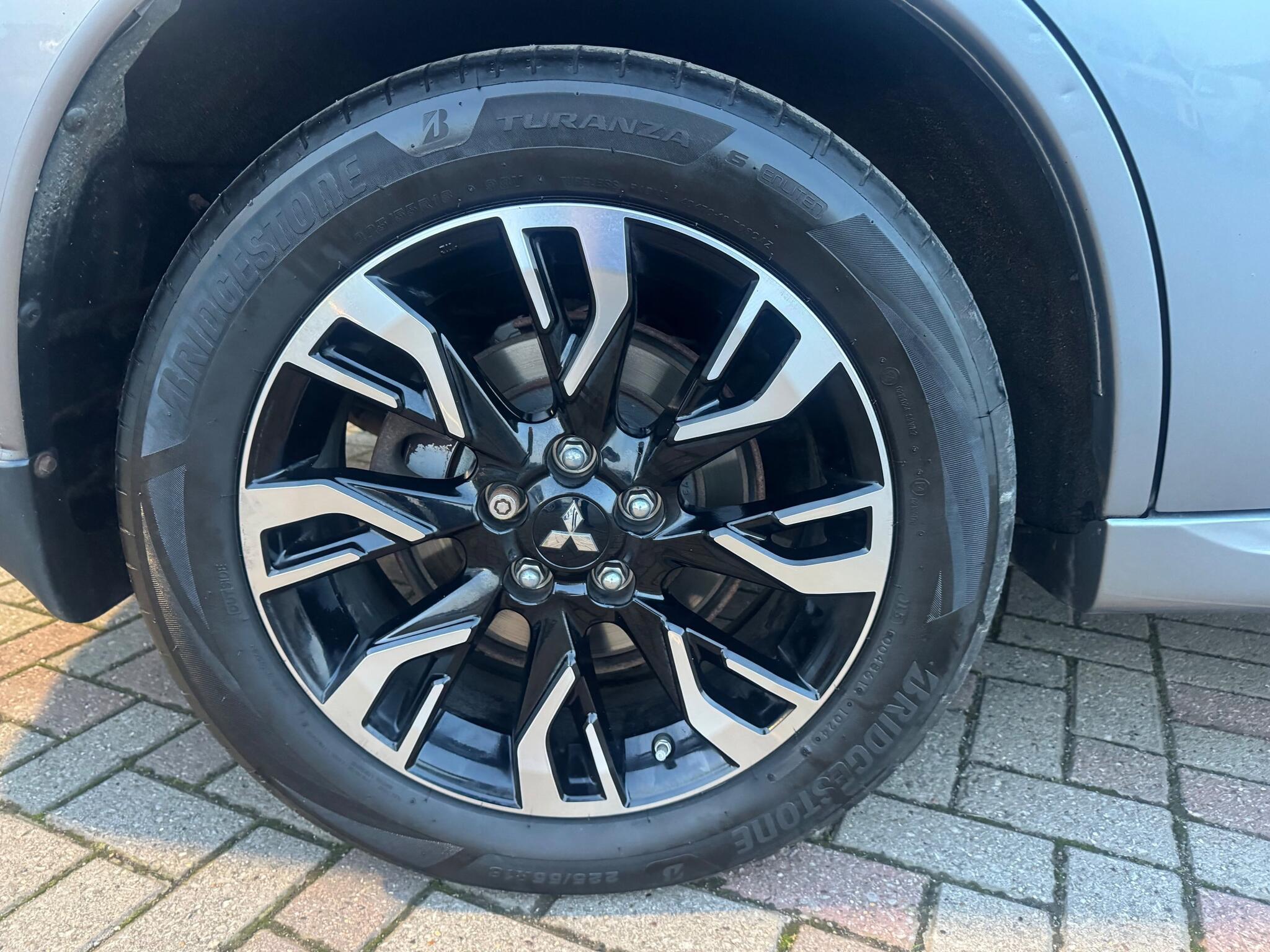 Mitsubishi Outlander - Image 19