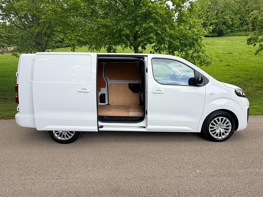 Vauxhall Vivaro - Image 4