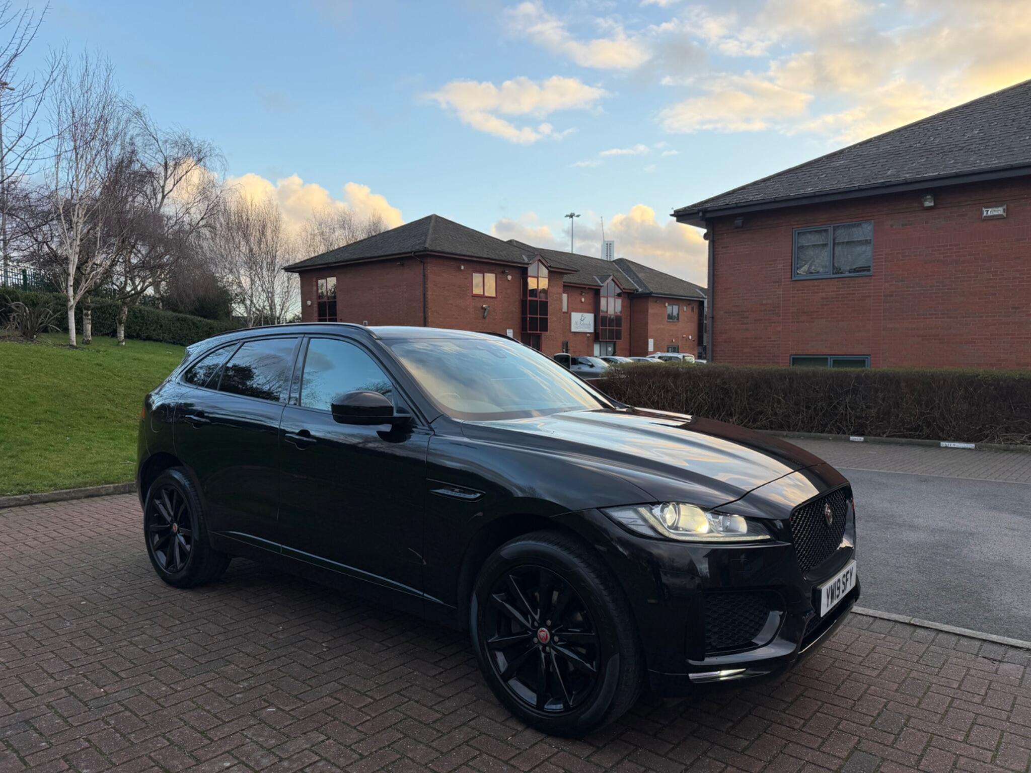 Jaguar F-Pace - Image 25