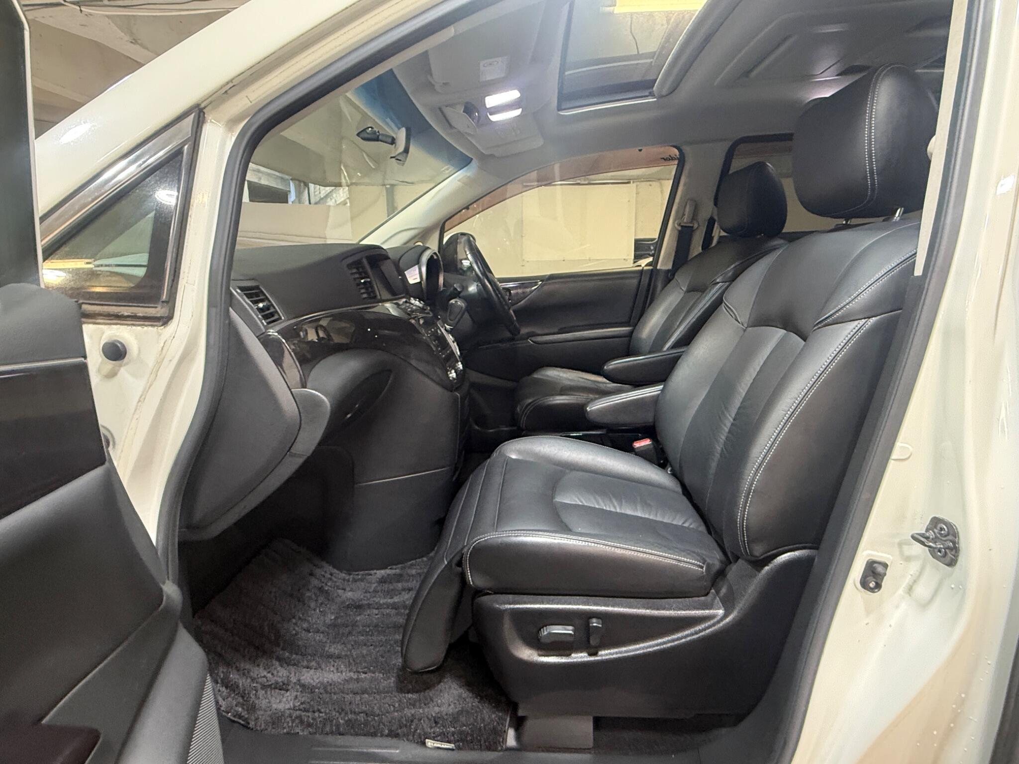 Nissan Elgrand - Image 10