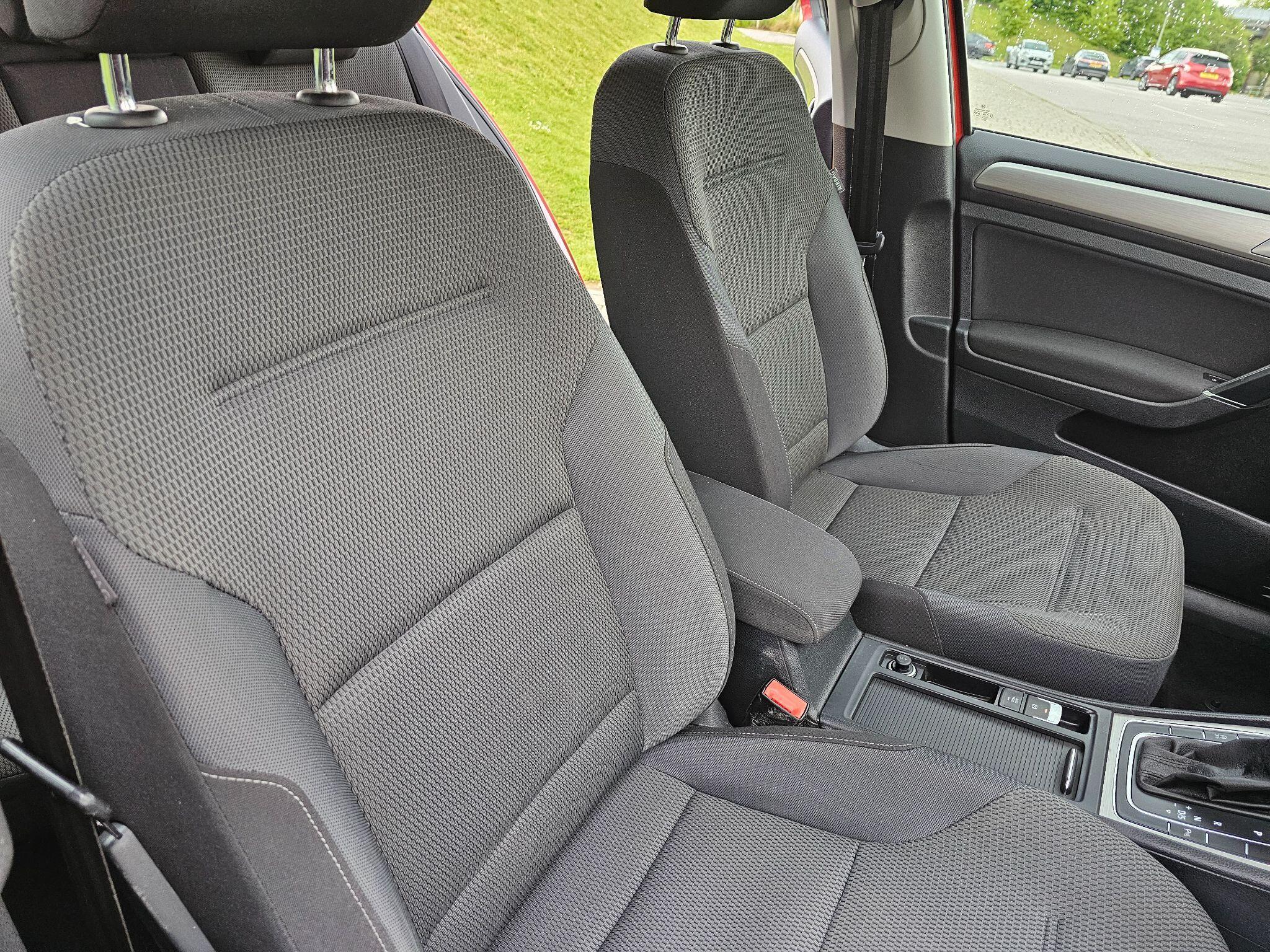 Volkswagen Golf - Image 25