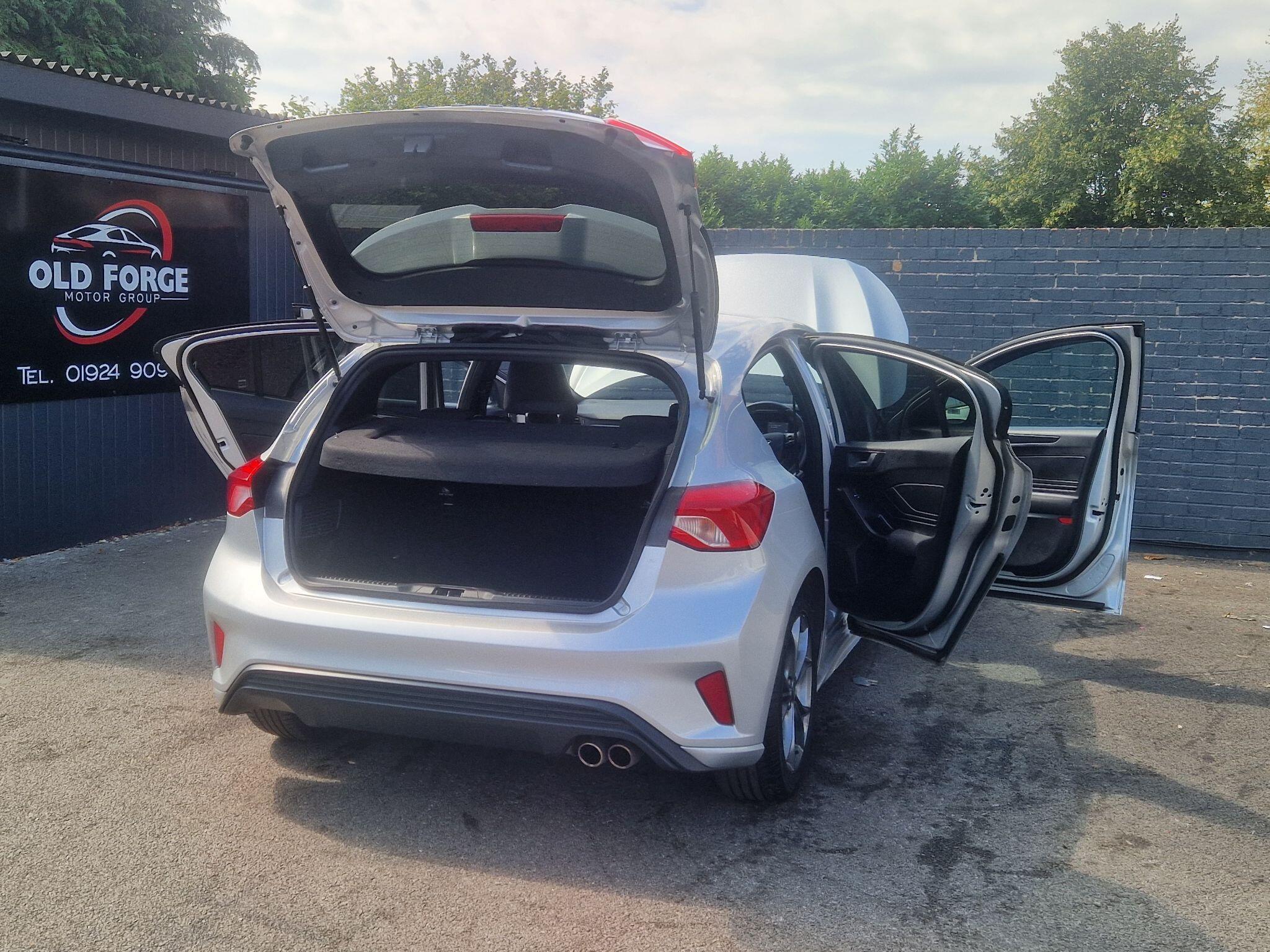 Ford Focus - Image 20