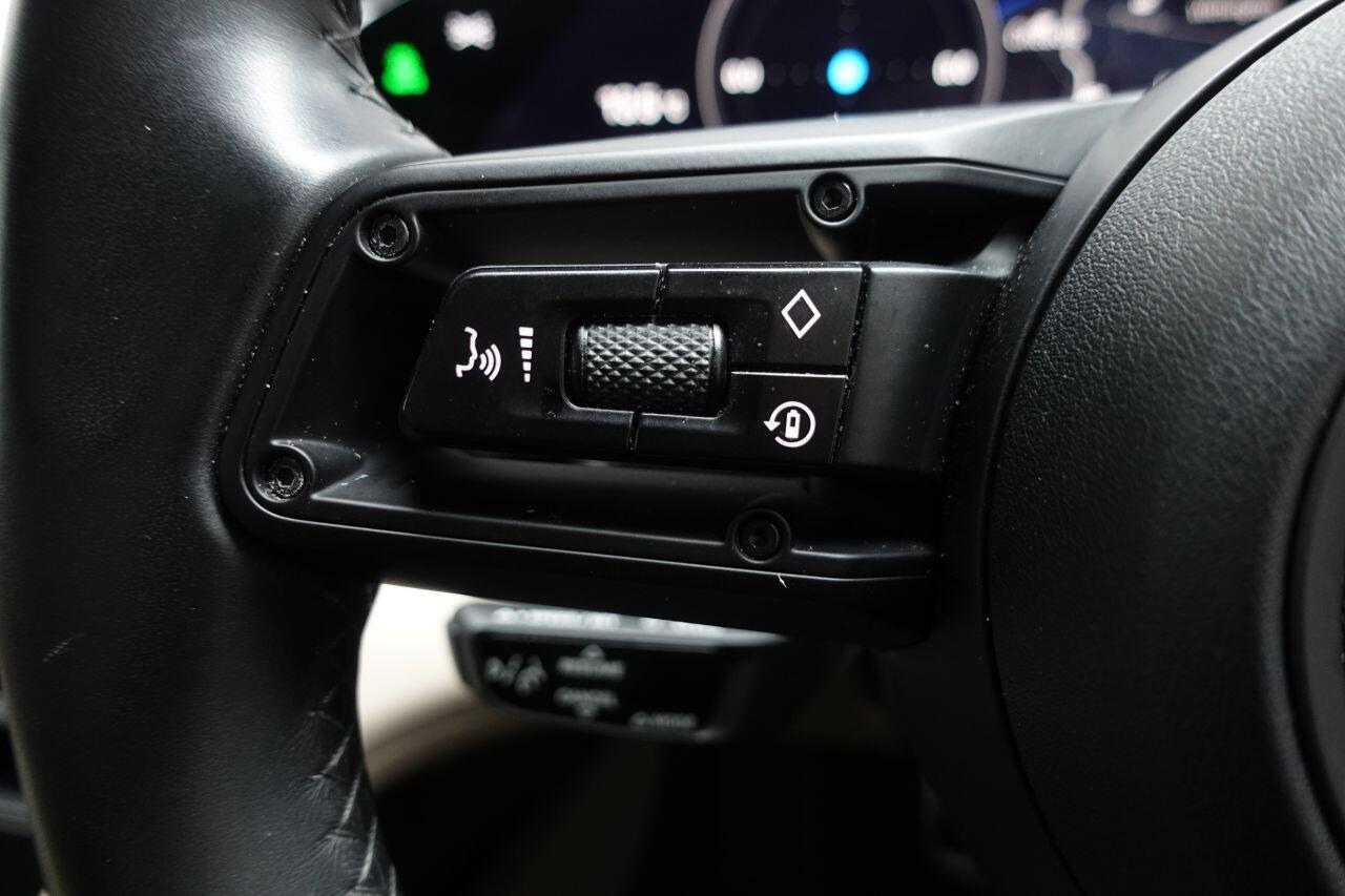 Porsche Taycan - Image 31