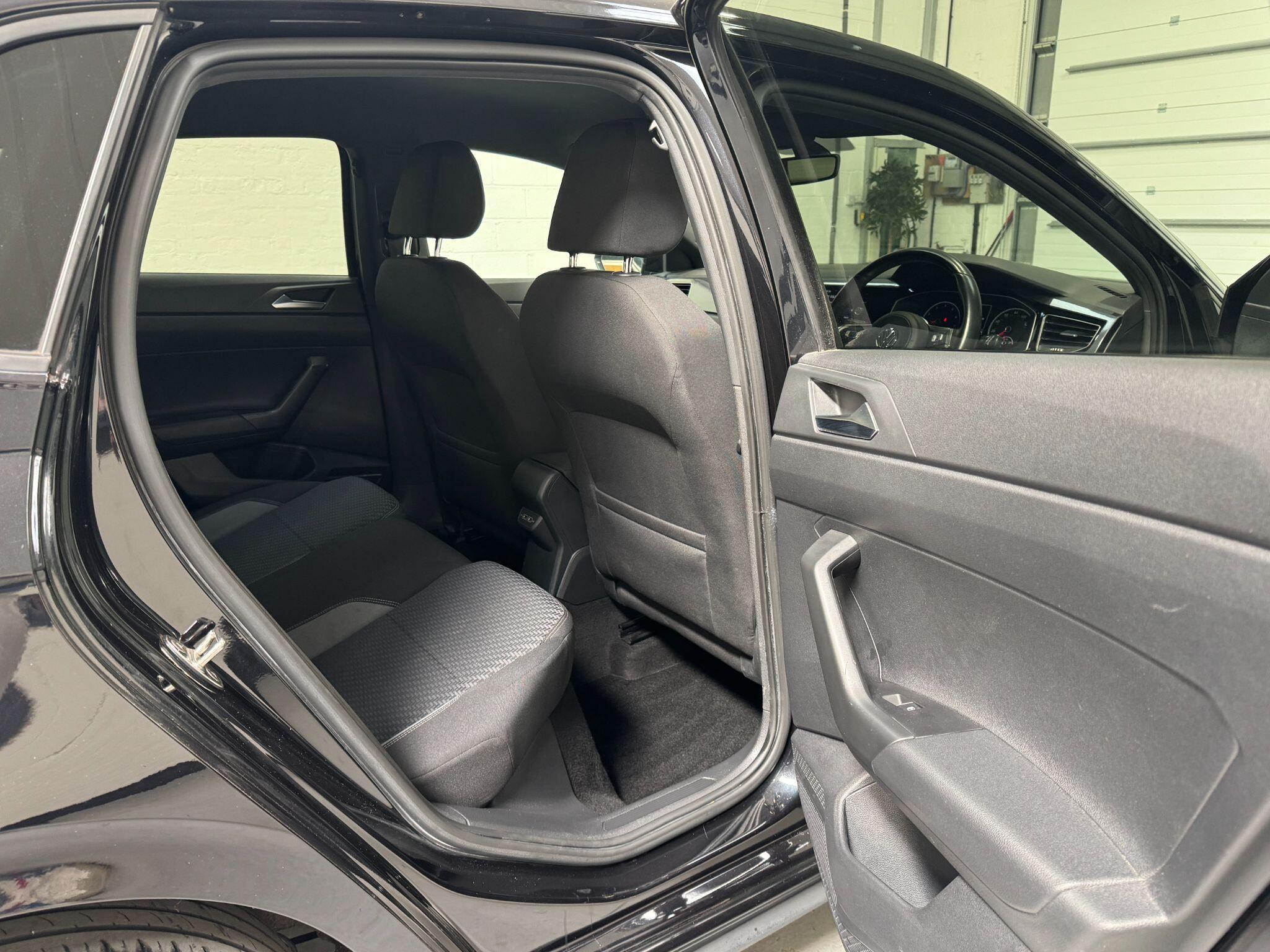 Volkswagen Polo - Image 23