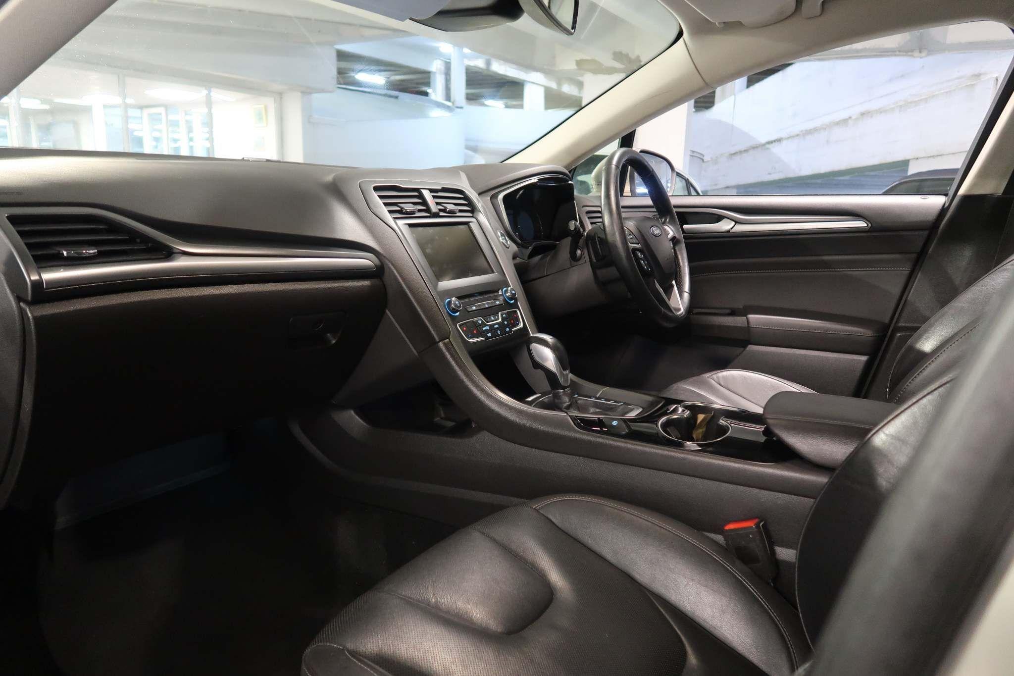 Ford Mondeo - Image 10