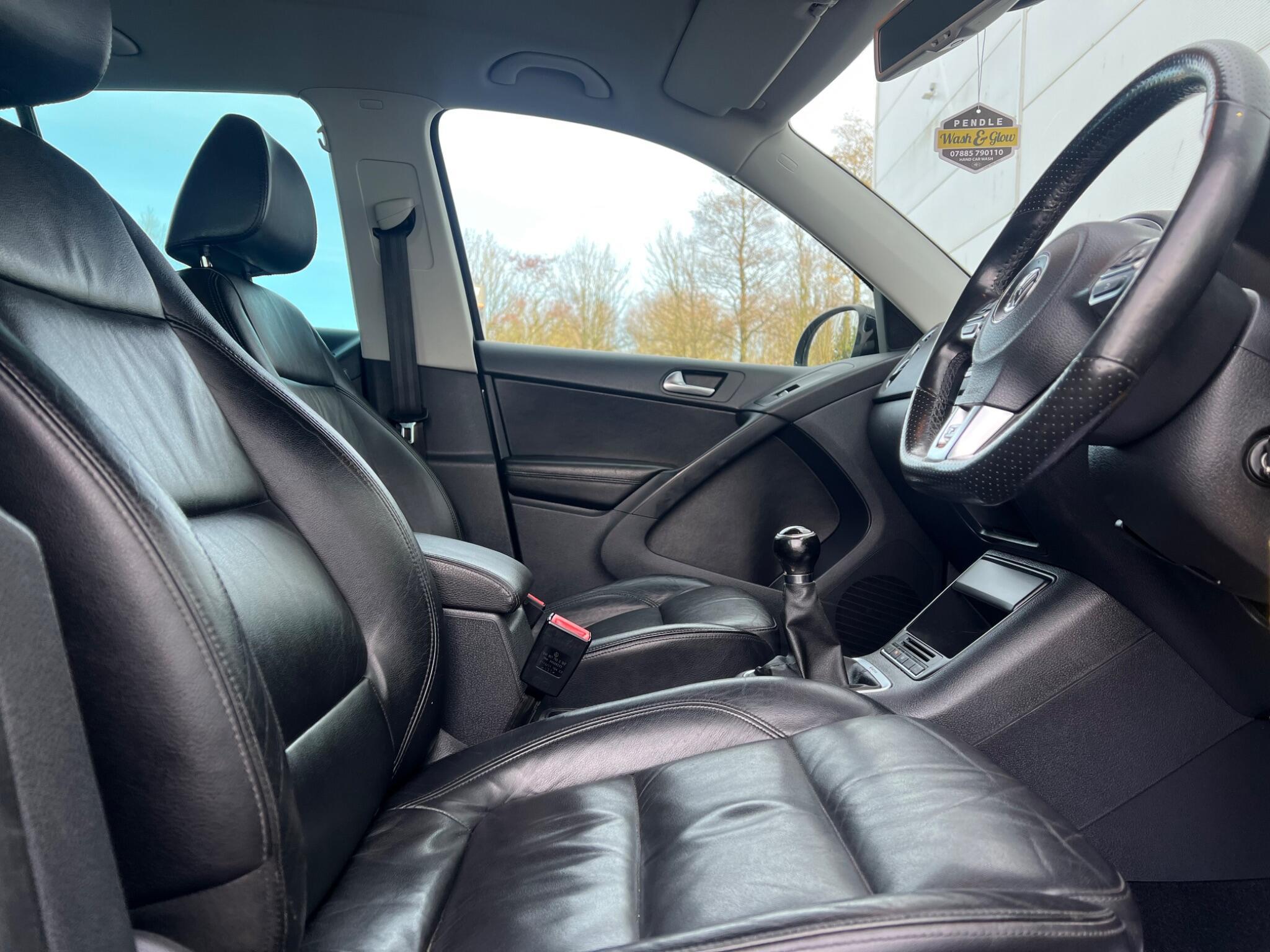 Volkswagen Tiguan - Image 14