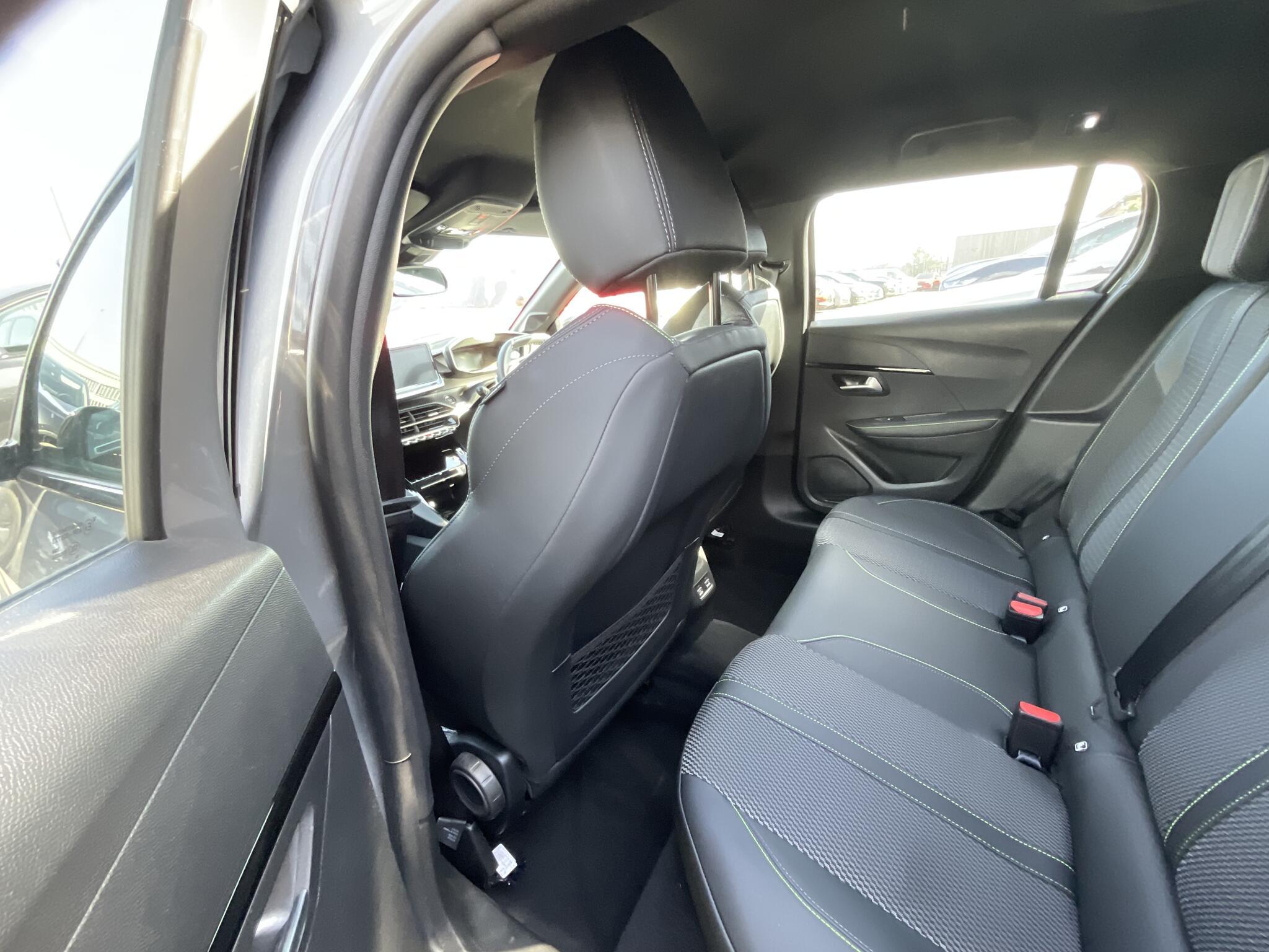Peugeot 208 - Image 13