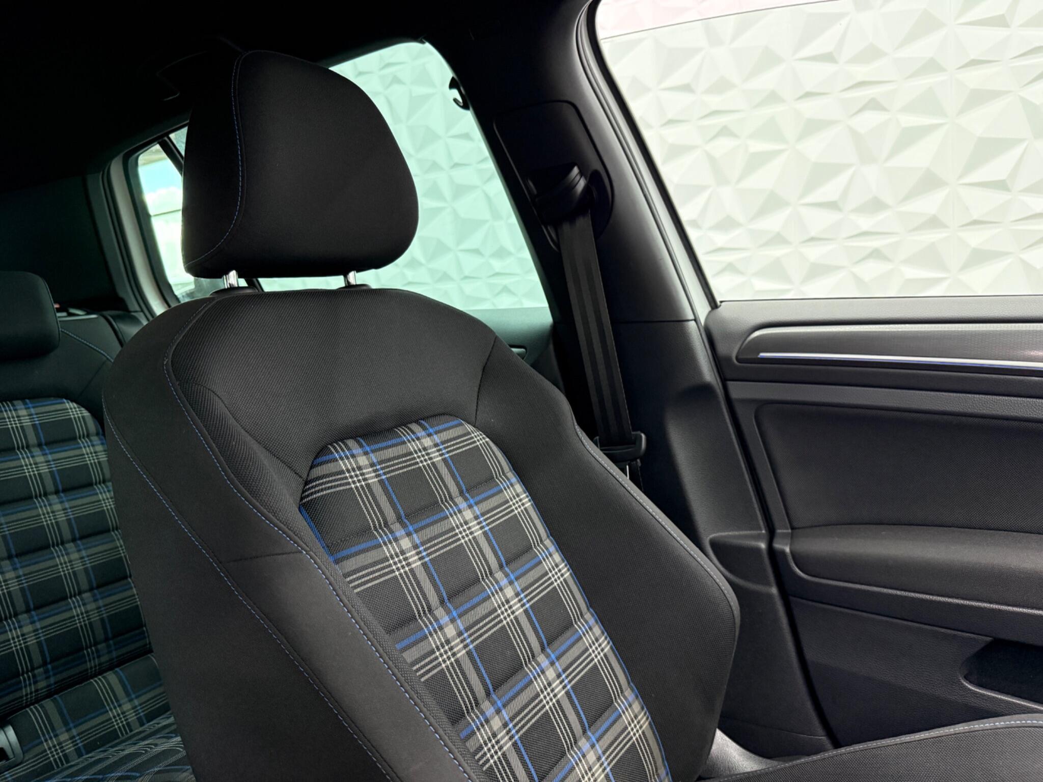 Volkswagen Golf - Image 50