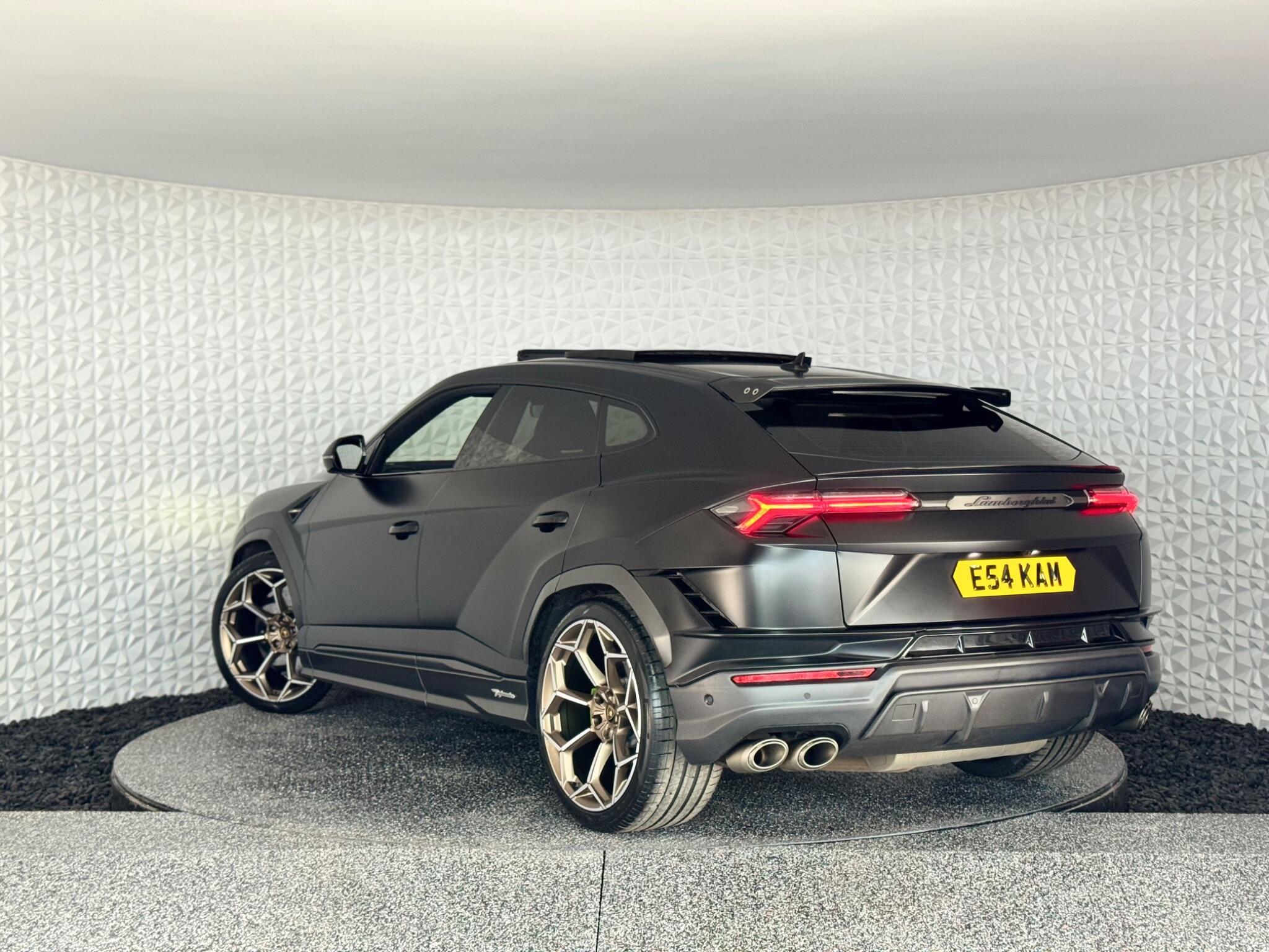 Lamborghini Urus - Image 3