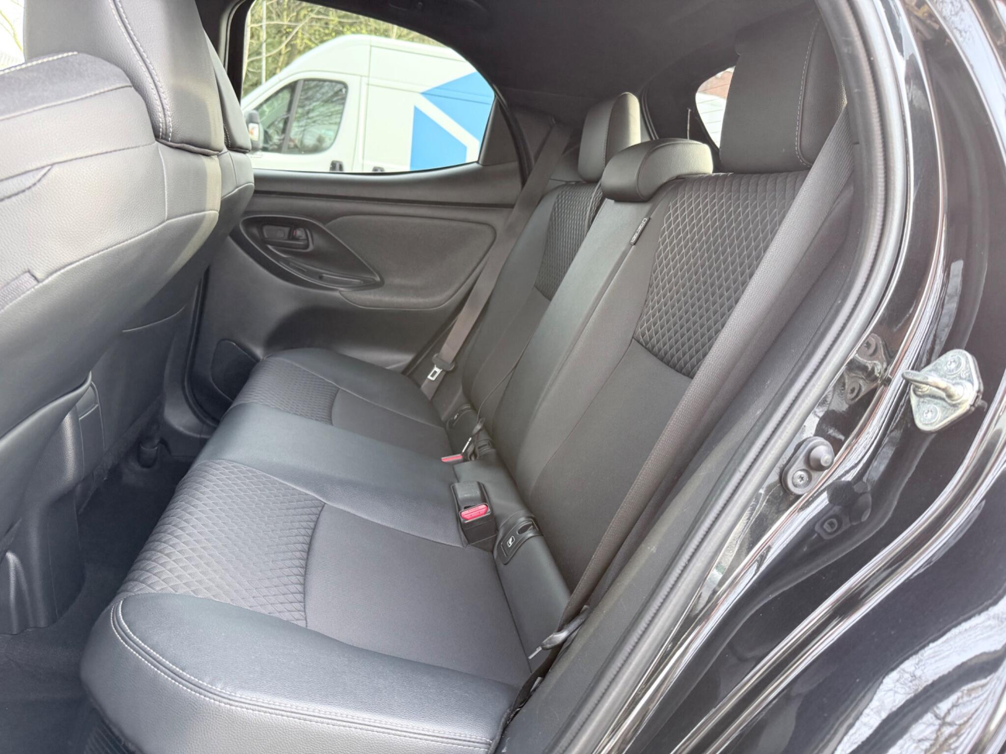 Toyota Yaris - Image 12