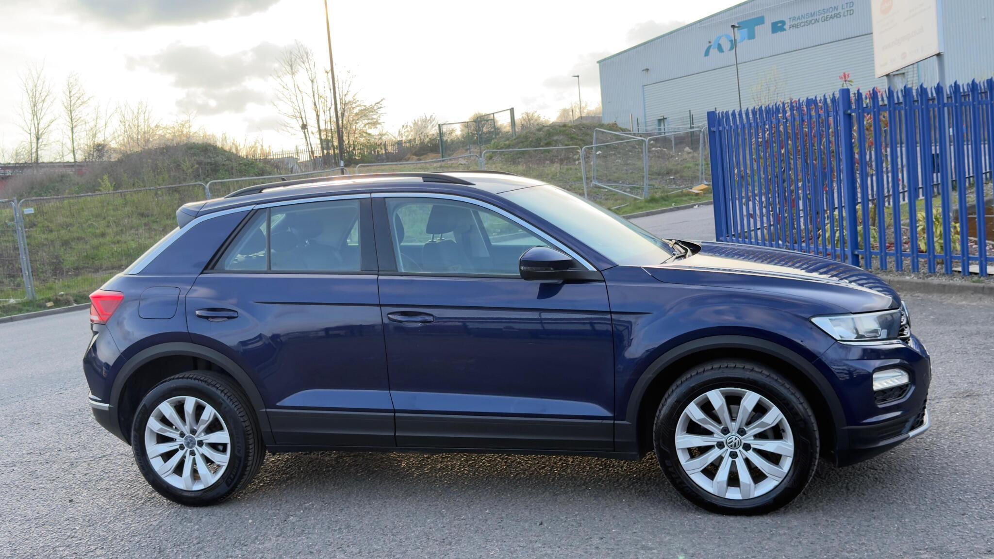 Volkswagen T-Roc - Image 12