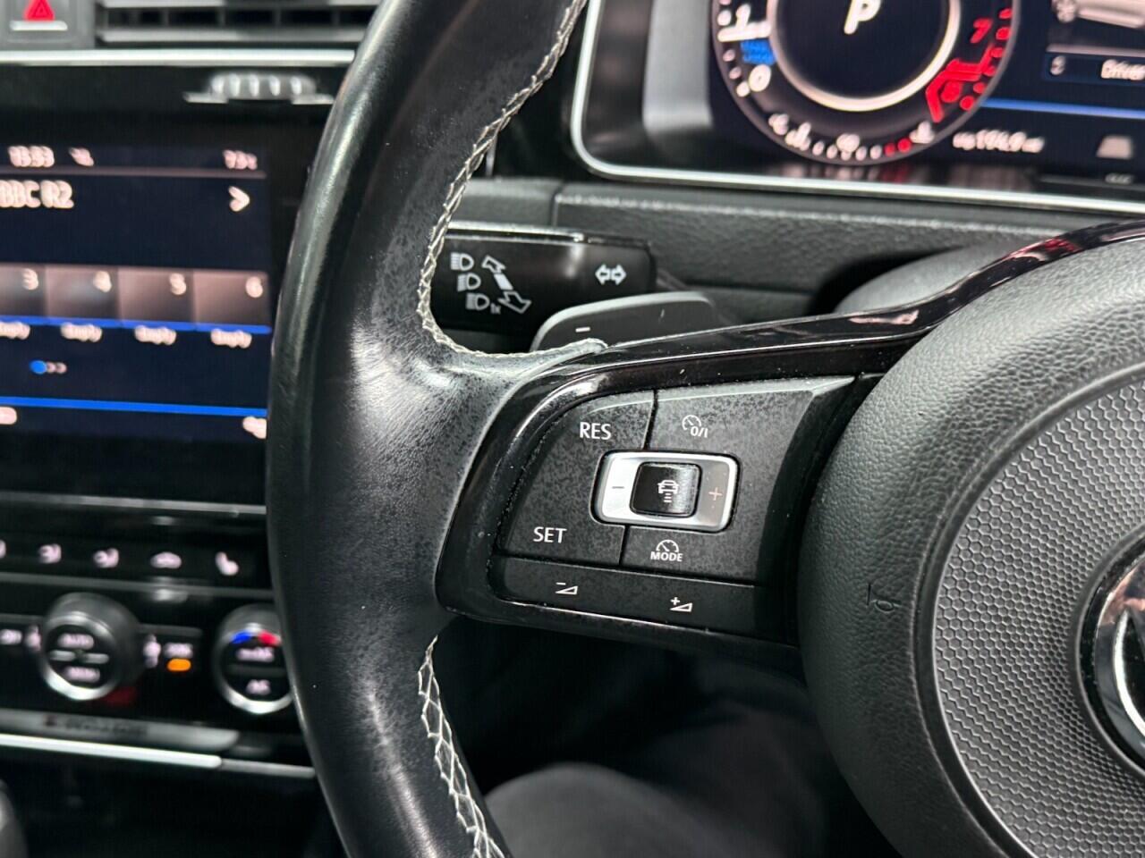 Volkswagen Golf - Image 19