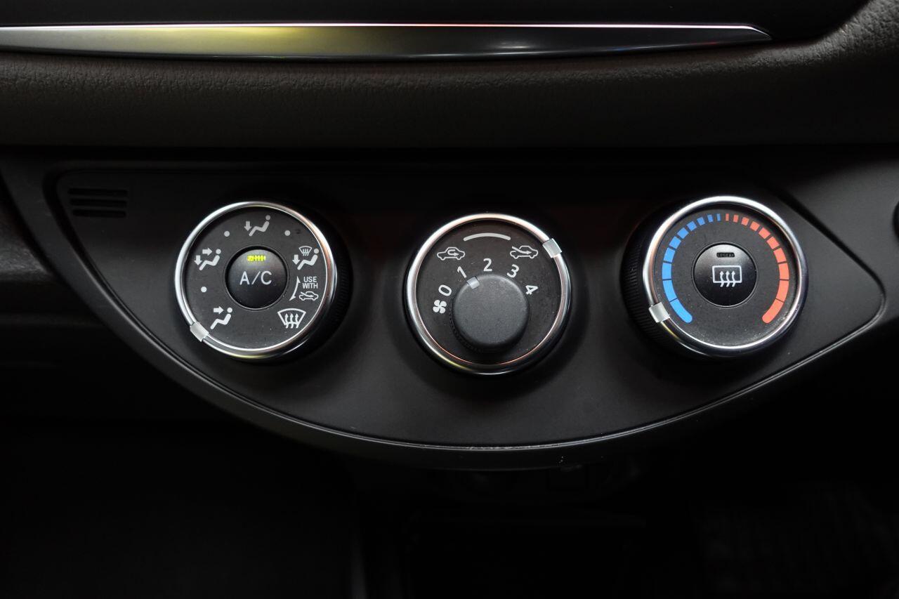 Toyota Yaris - Image 32