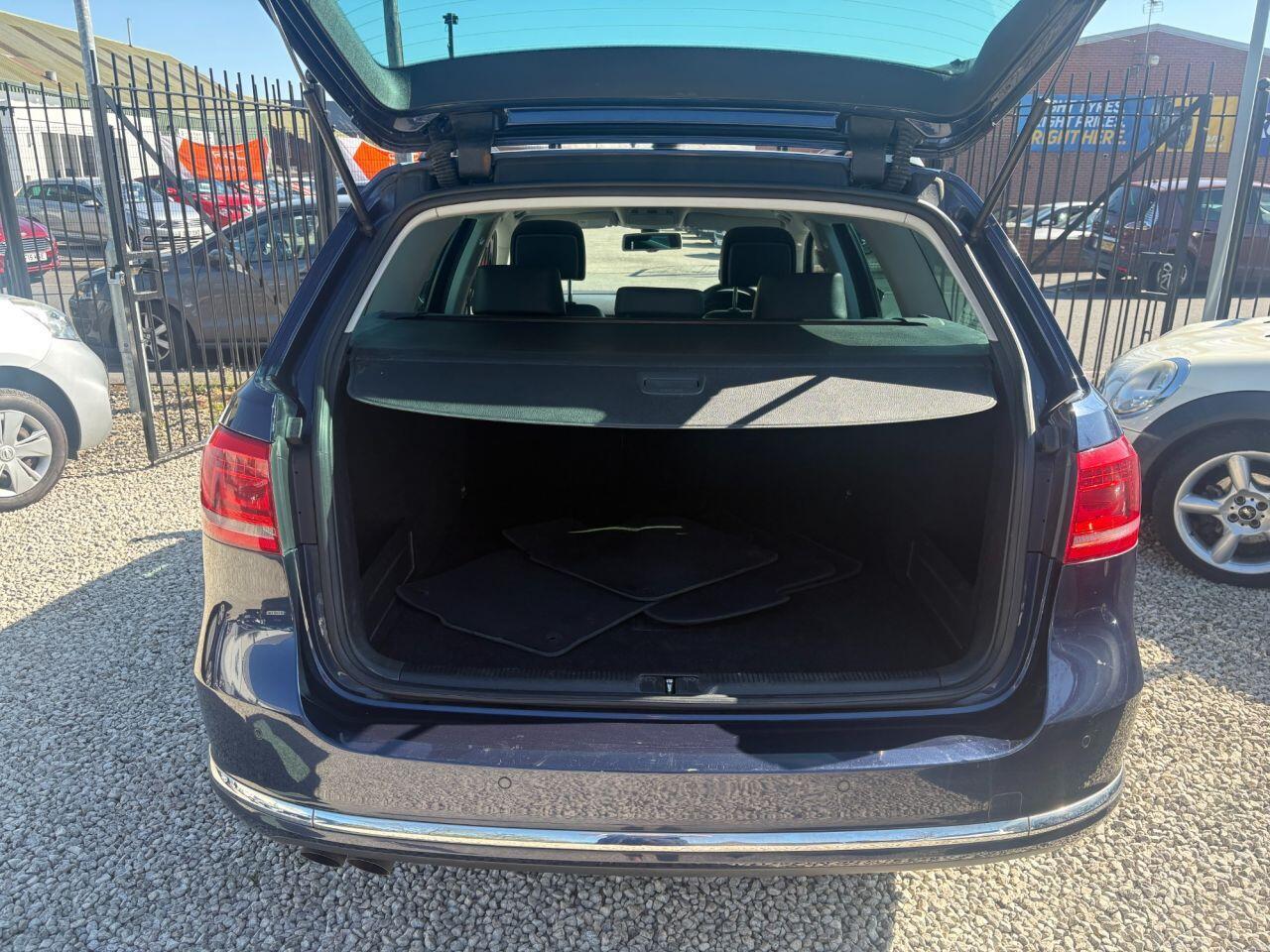 Volkswagen Passat - Image 9
