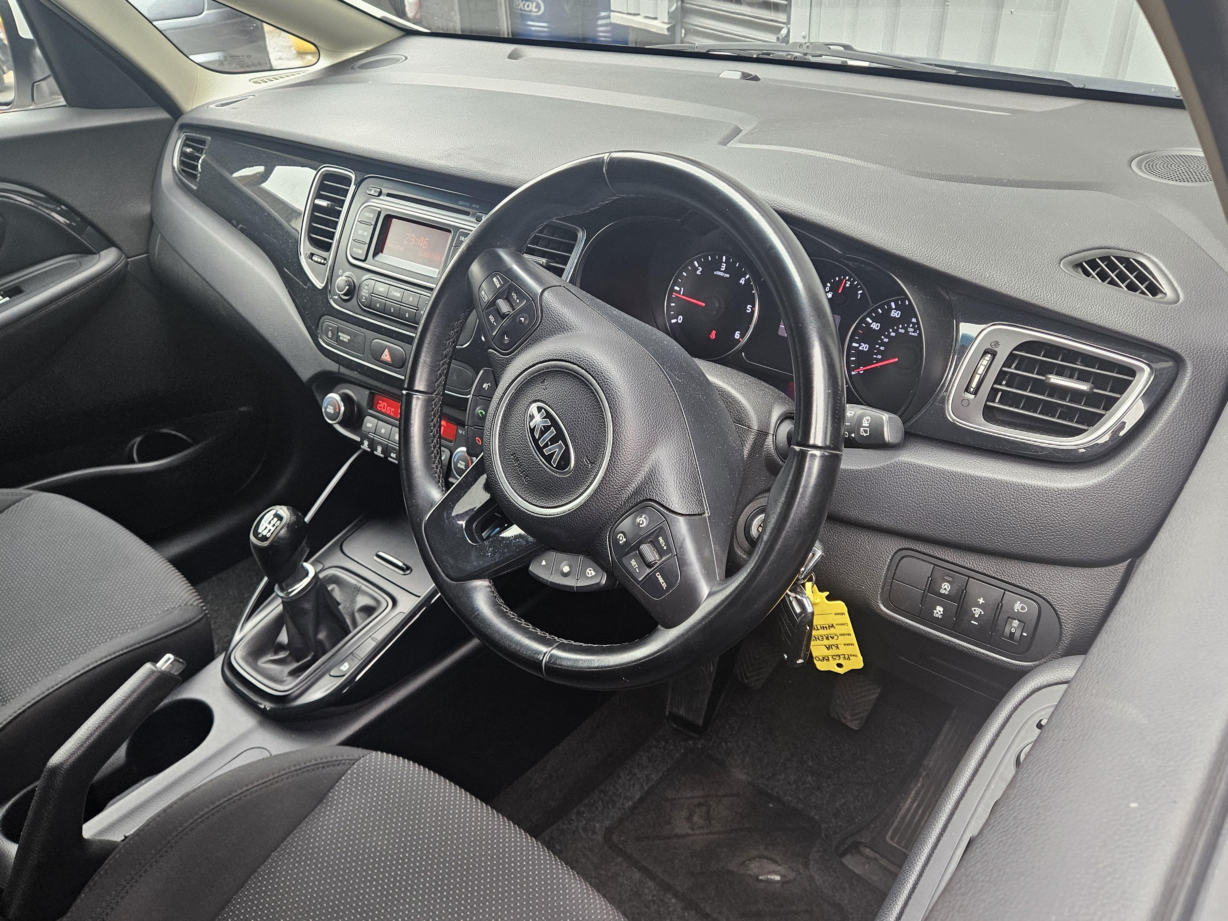 Kia Carens - Image 28