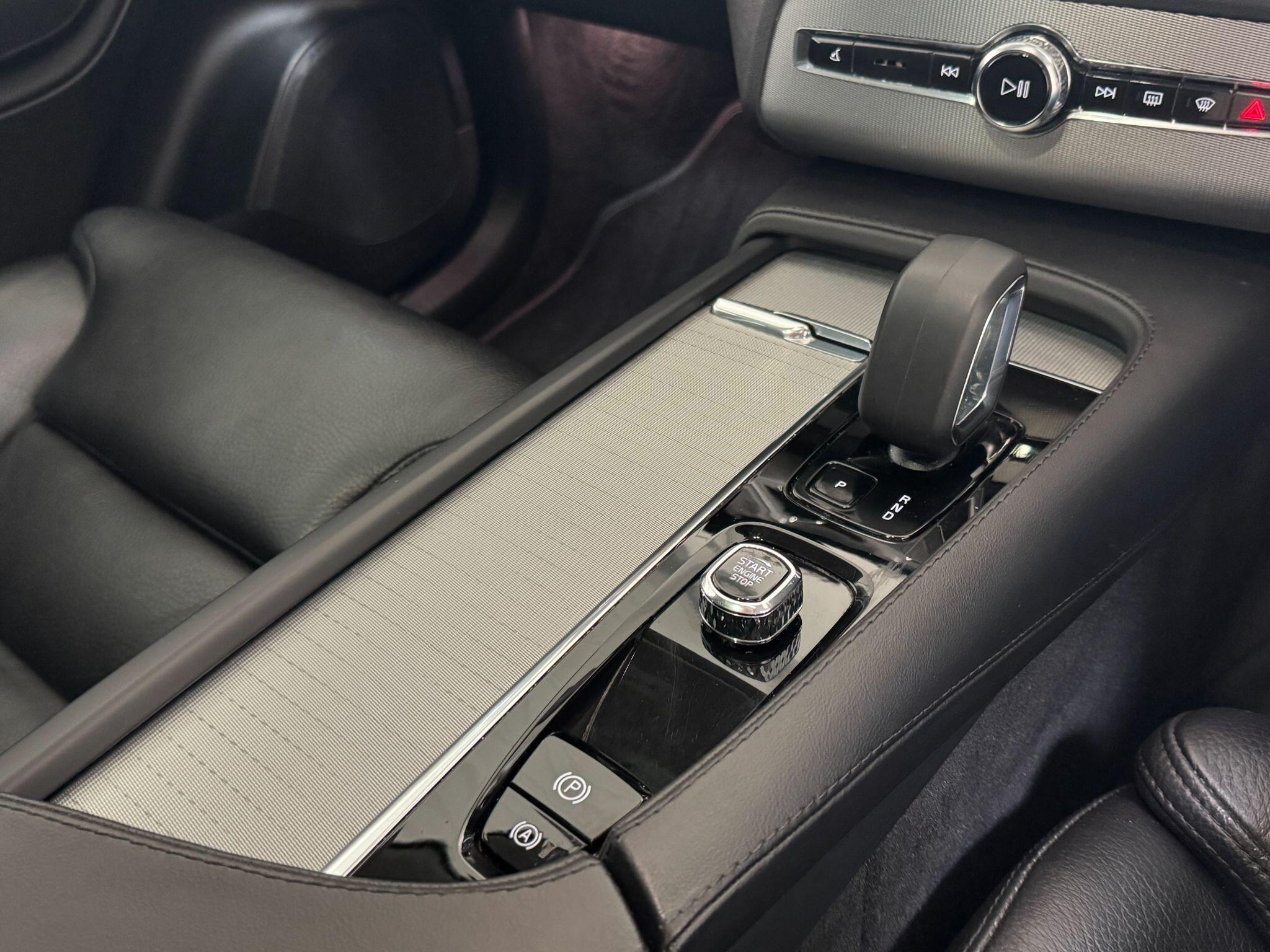 Volvo XC90 - Image 42