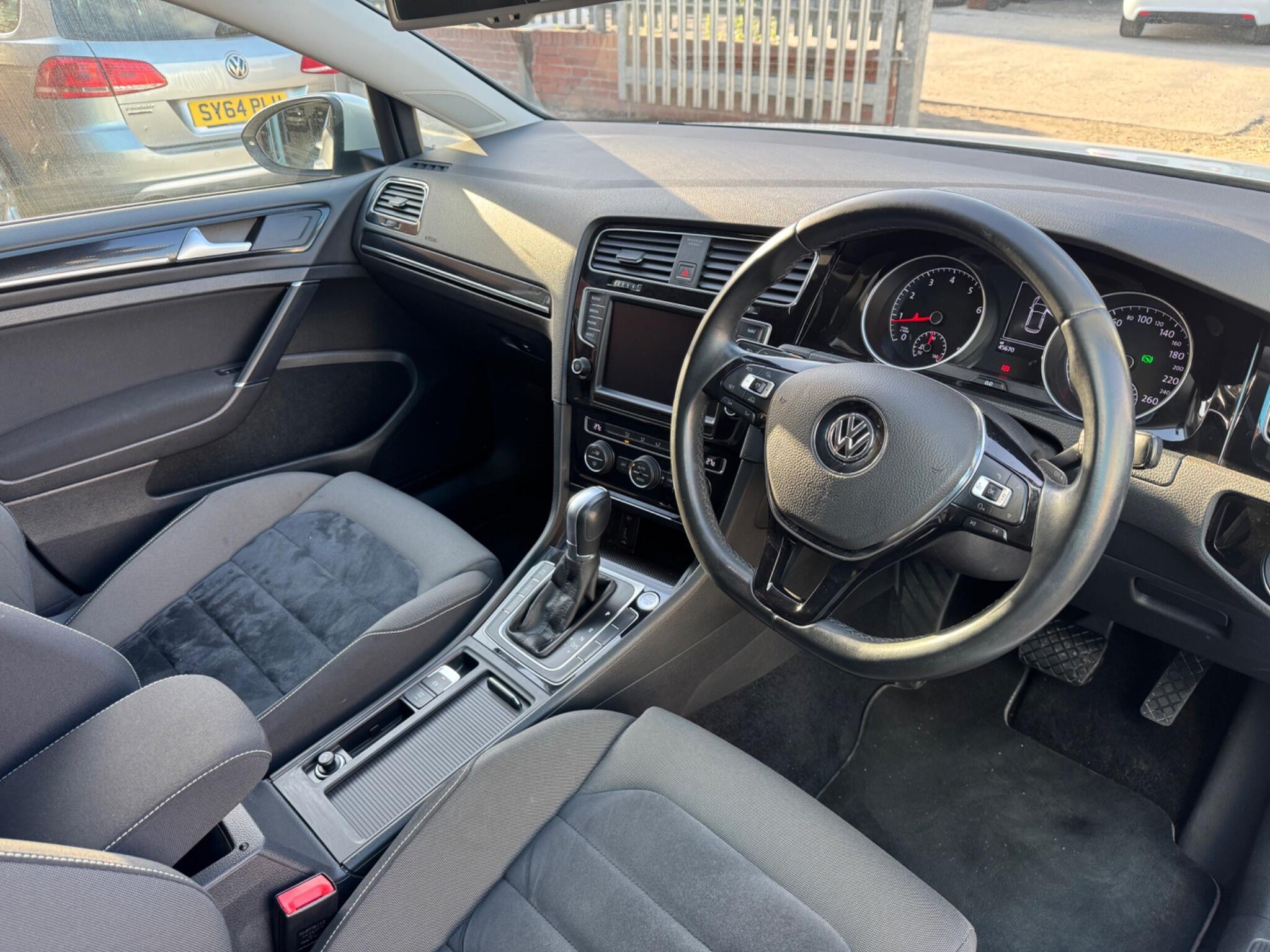 Volkswagen Golf - Image 39