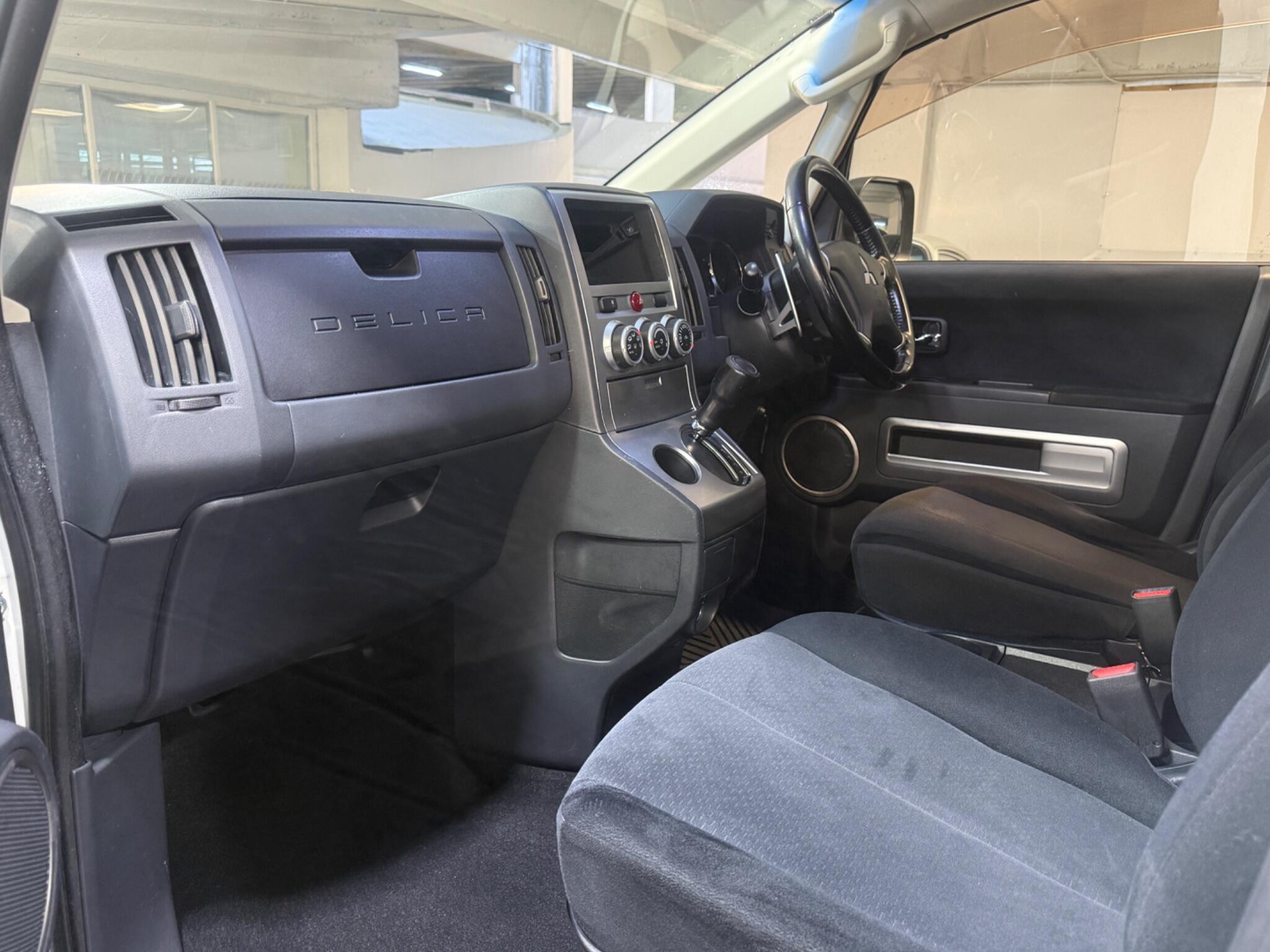 Mitsubishi Delica - Image 11