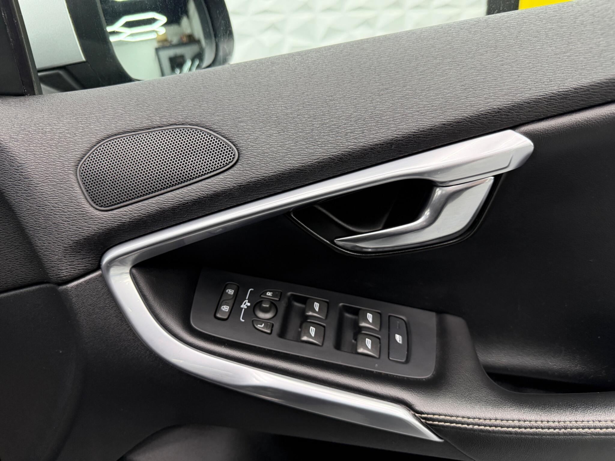 Volvo V40 - Image 20
