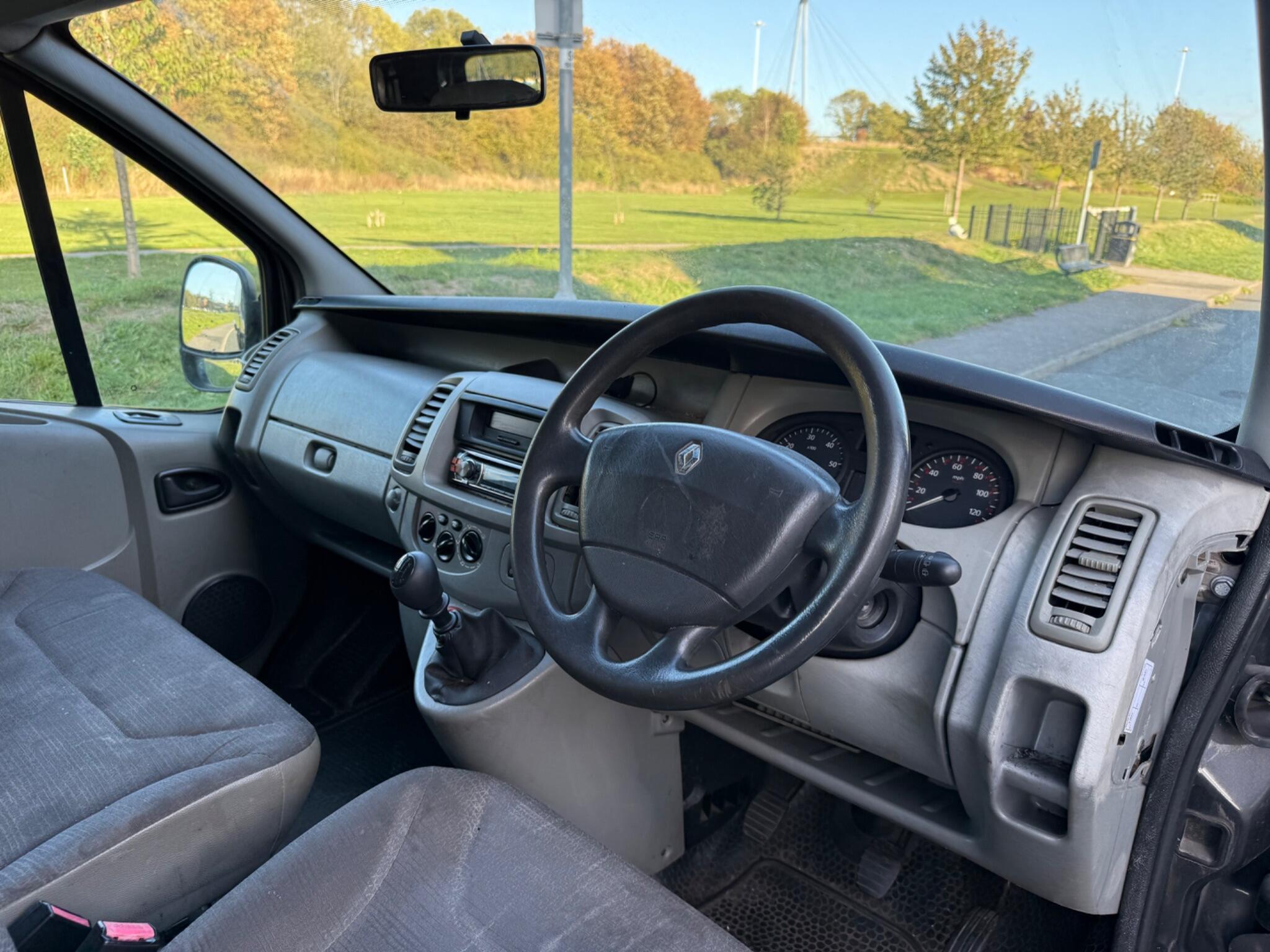 Renault Trafic - Image 11