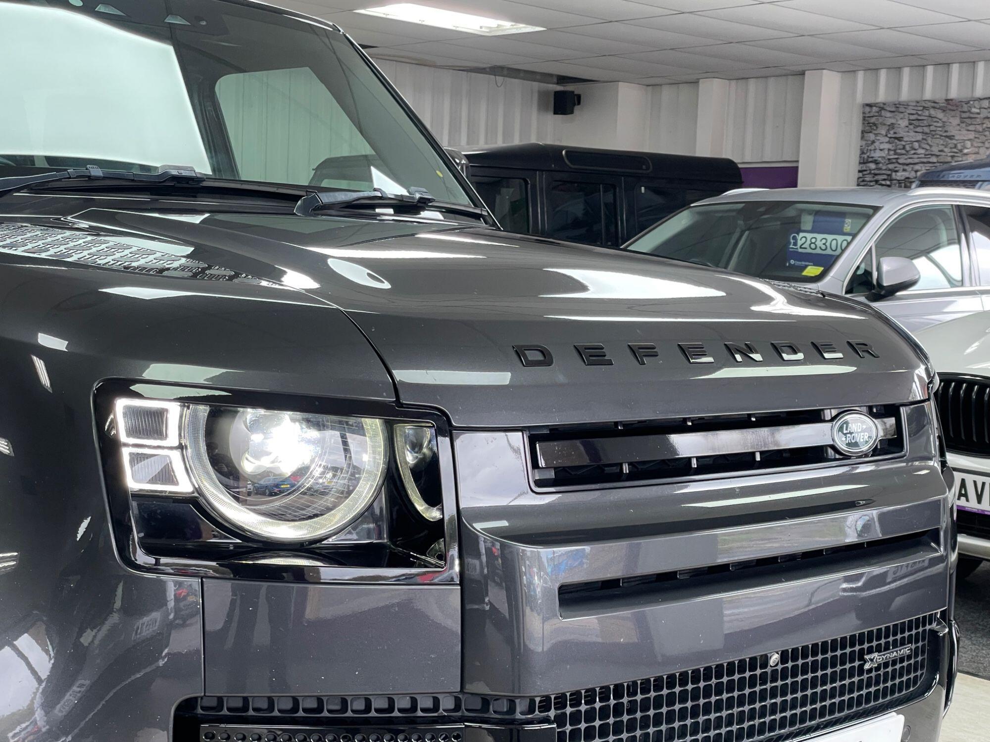 Land Rover Defender - Image 4