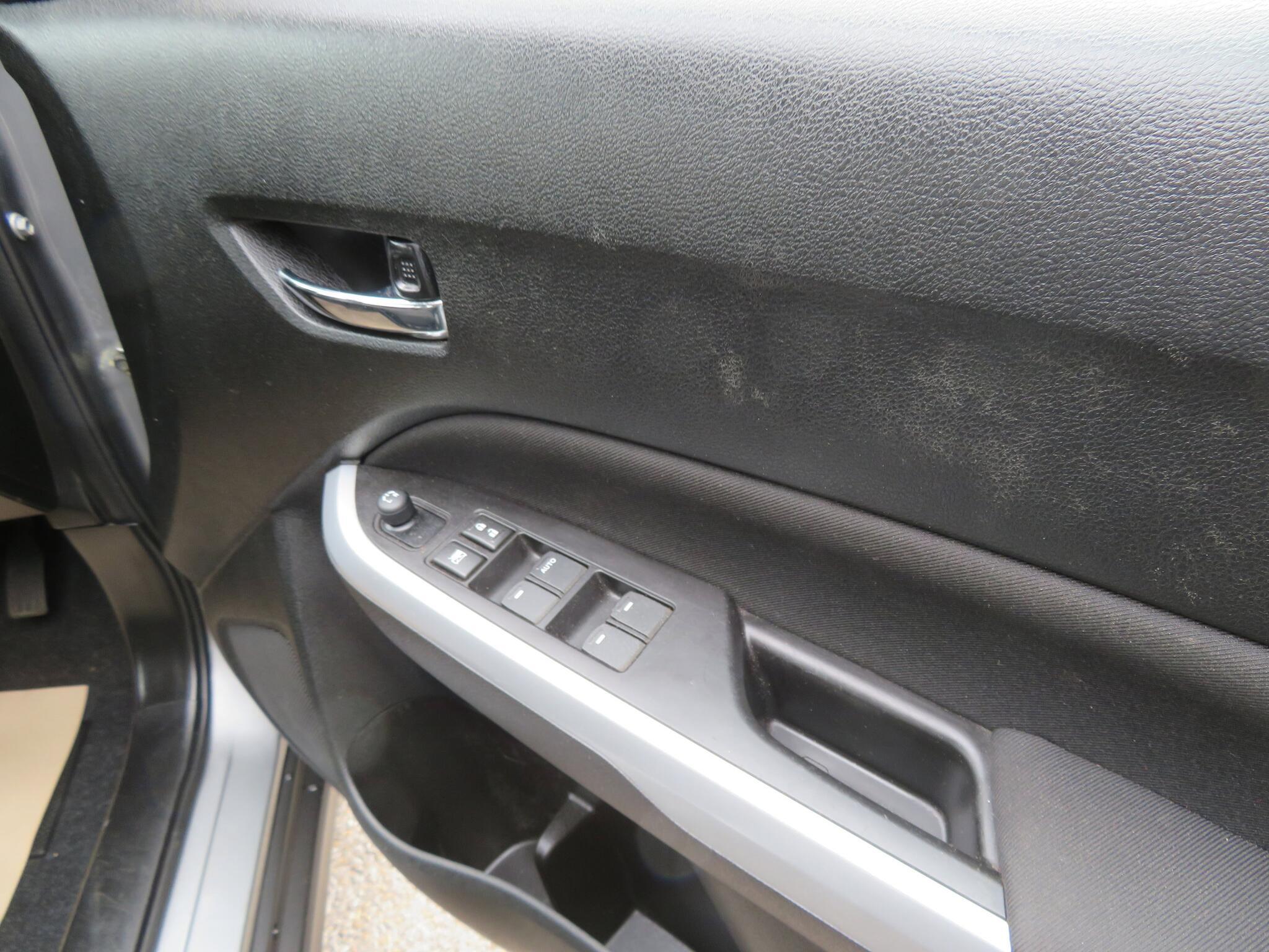 Suzuki Vitara - Image 16
