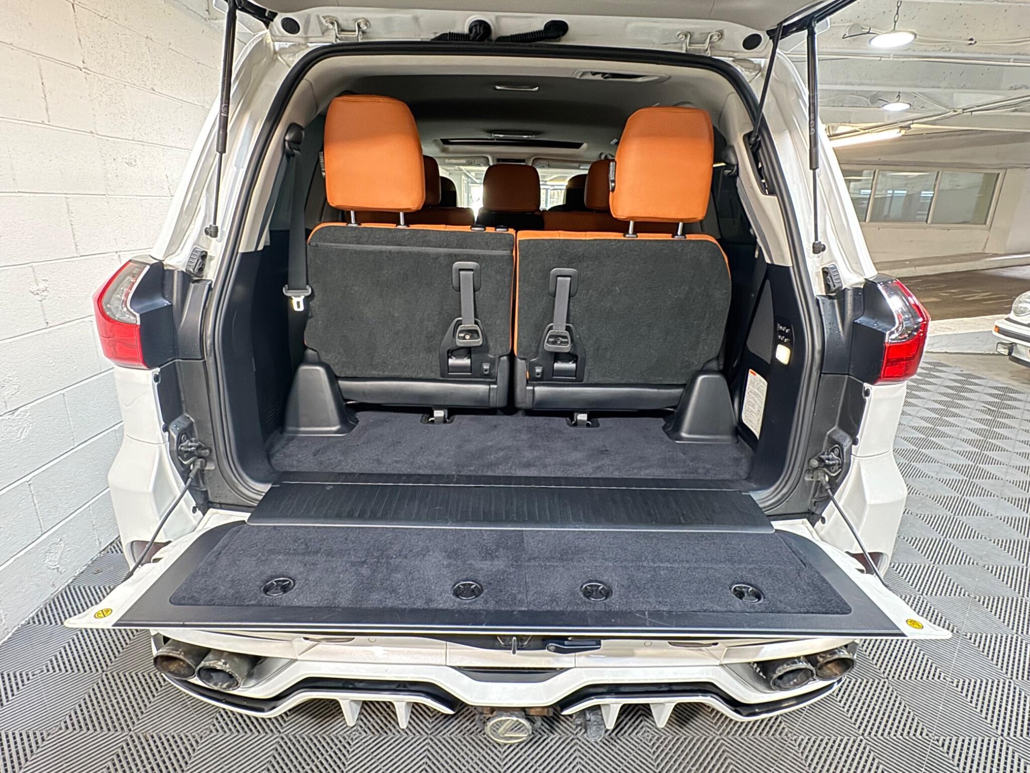 Lexus LX - Image 16