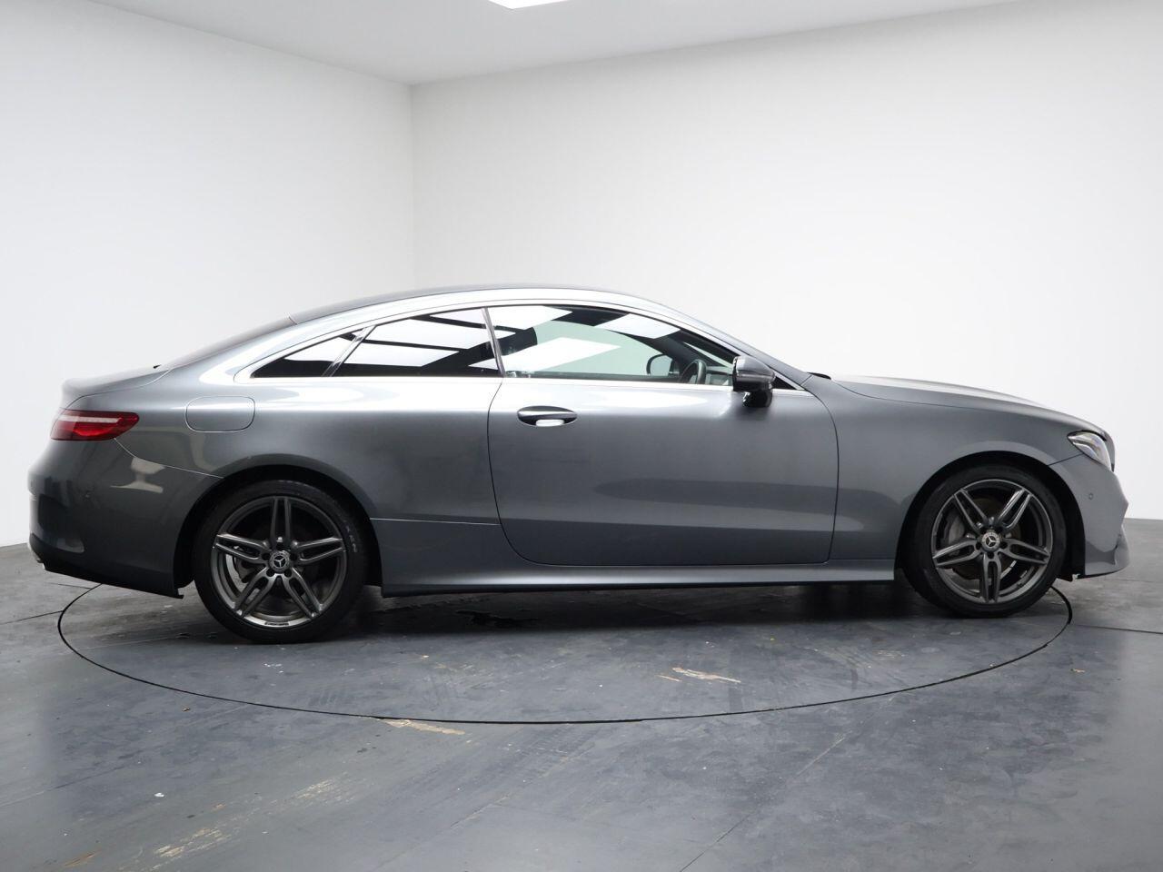 Mercedes-benz E-CLASS - Image 21