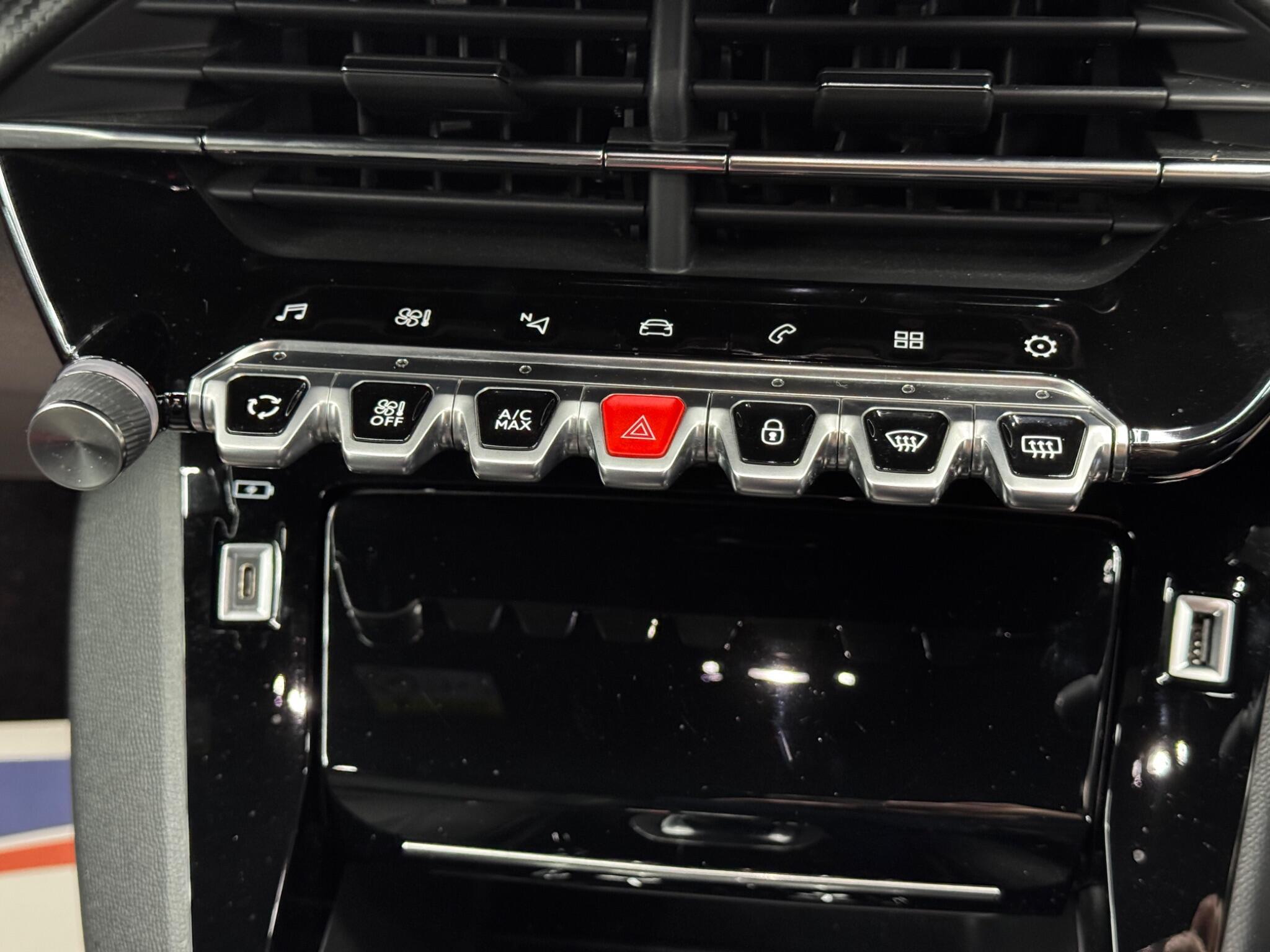 Peugeot 208 - Image 26