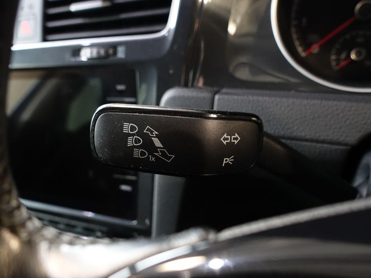 Volkswagen Golf - Image 21