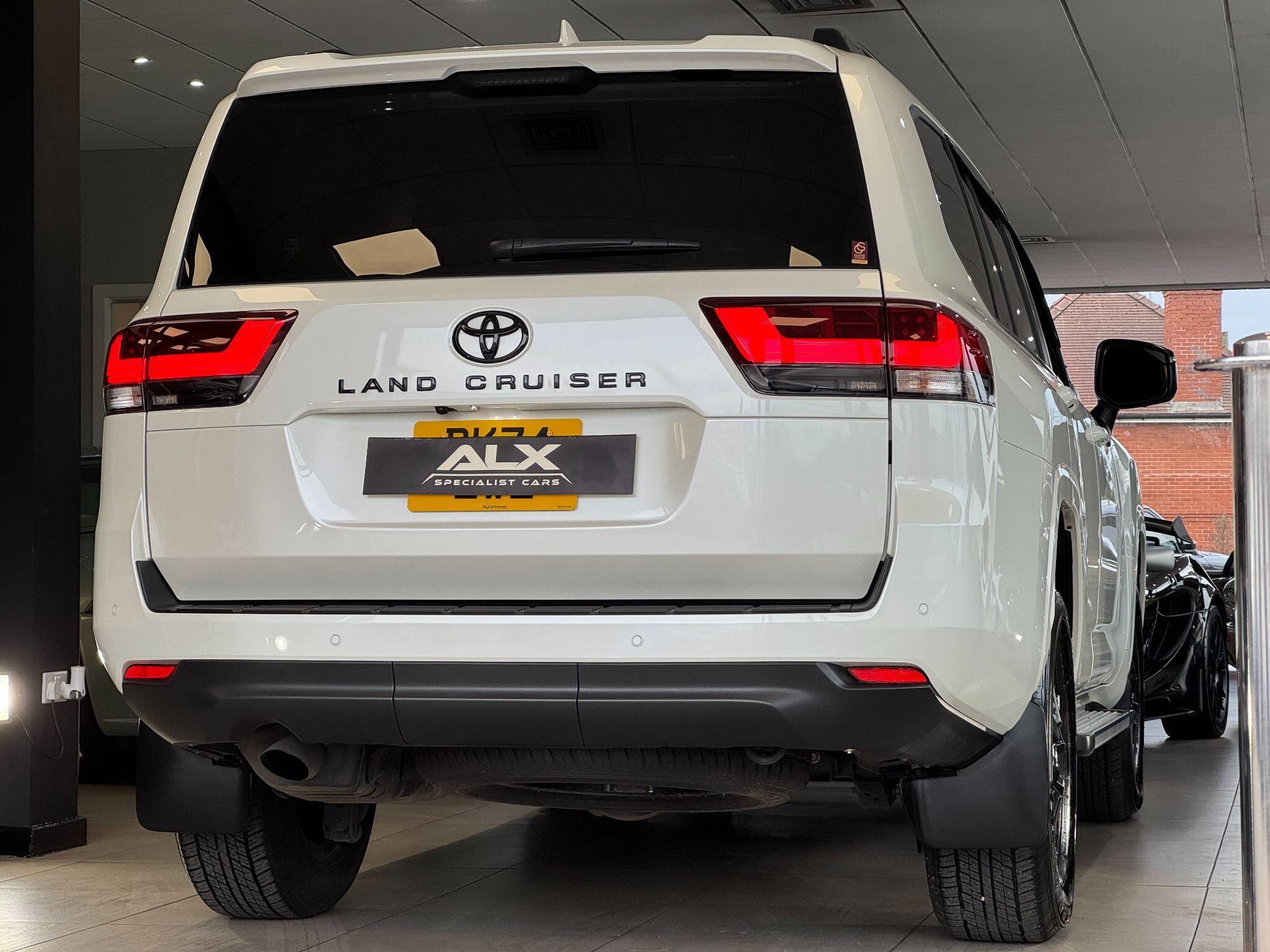 Toyota Land Cruiser - Image 21