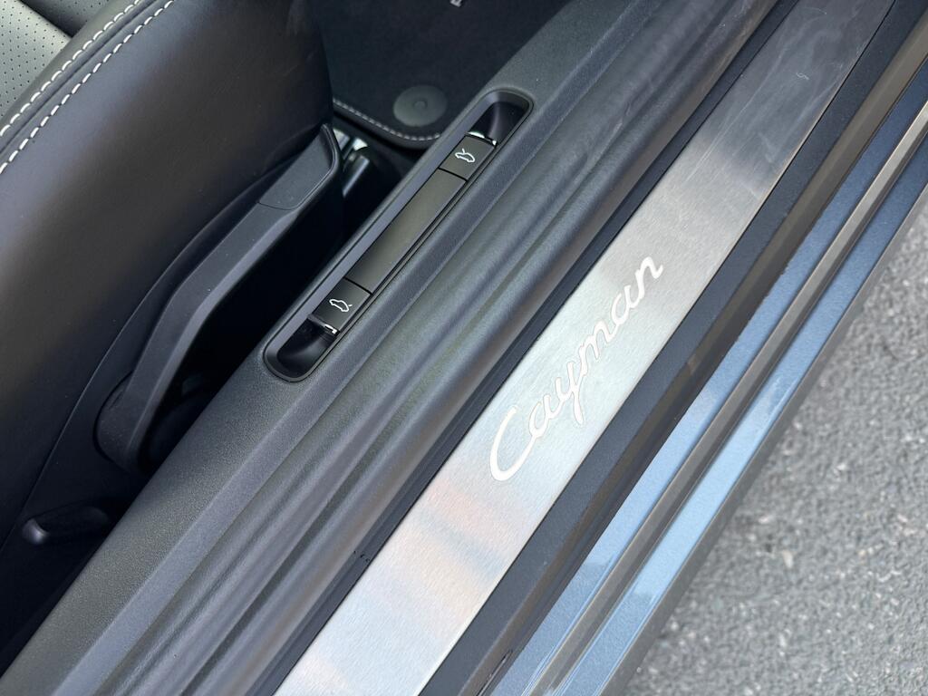 Porsche 718 Cayman - Image 26