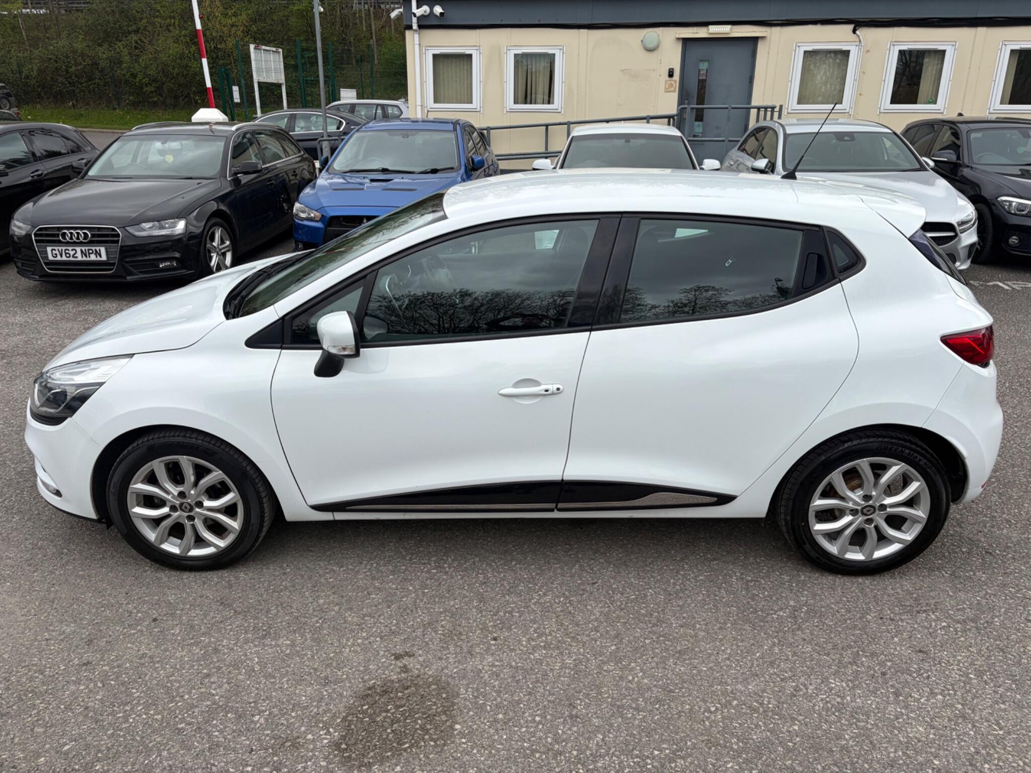 Renault Clio - Image 10