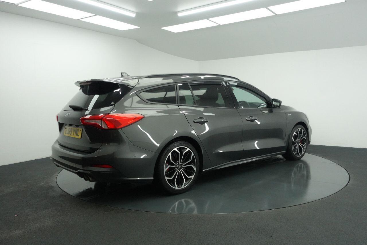 Ford Focus - Image 12