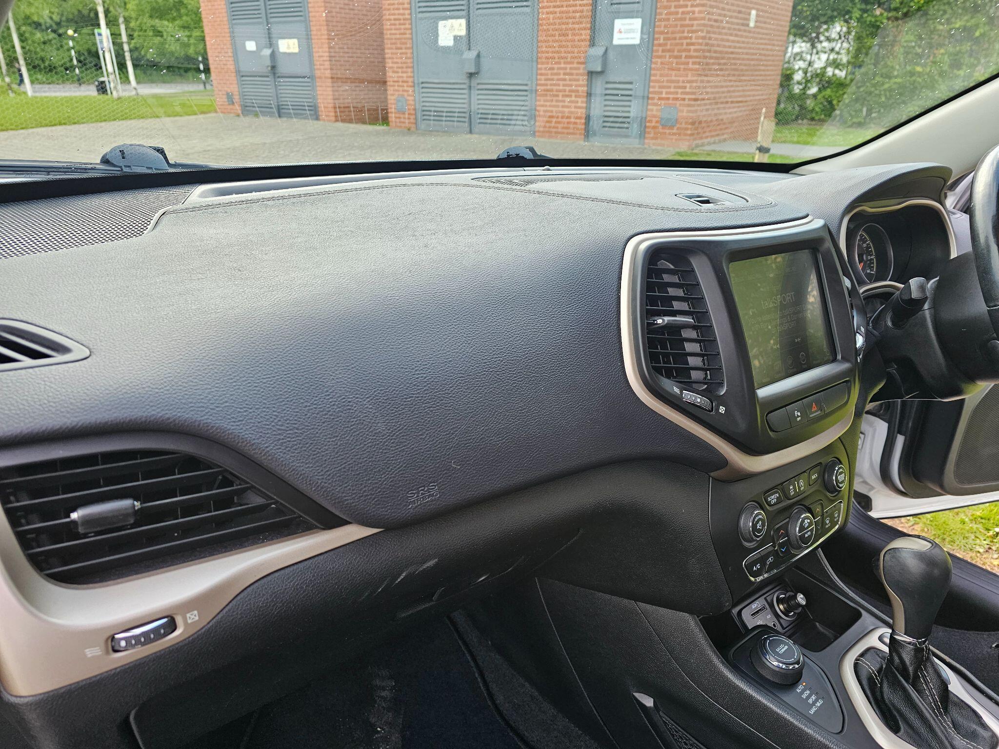 Jeep Cherokee - Image 29