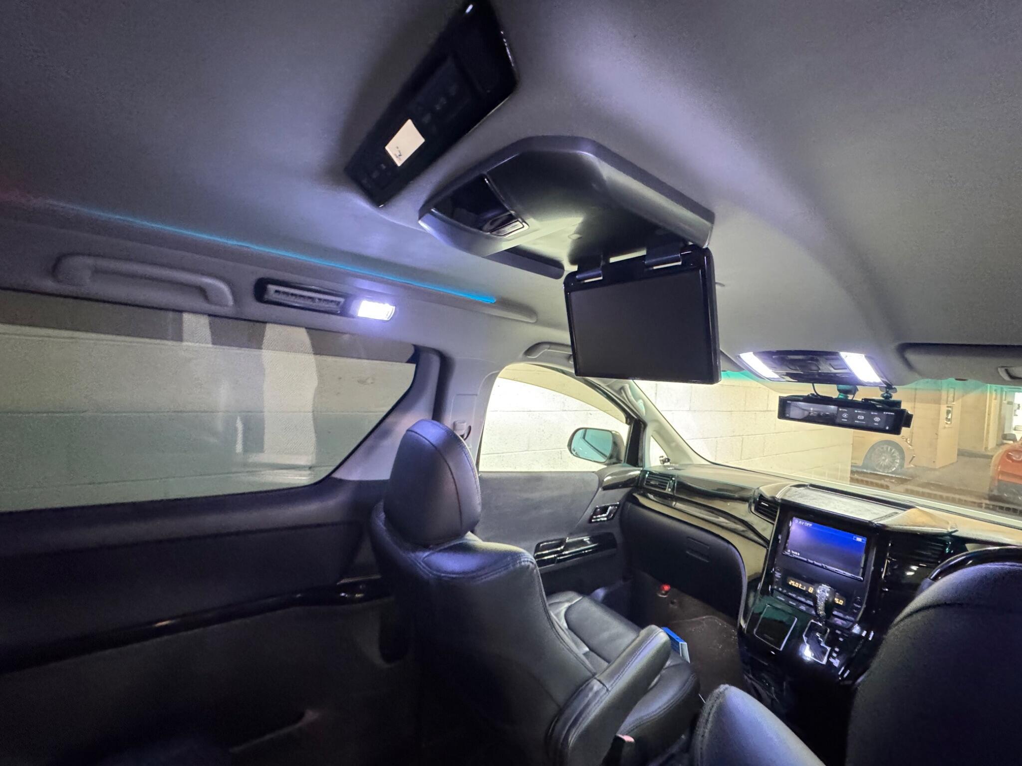 Toyota Vellfire - Image 13