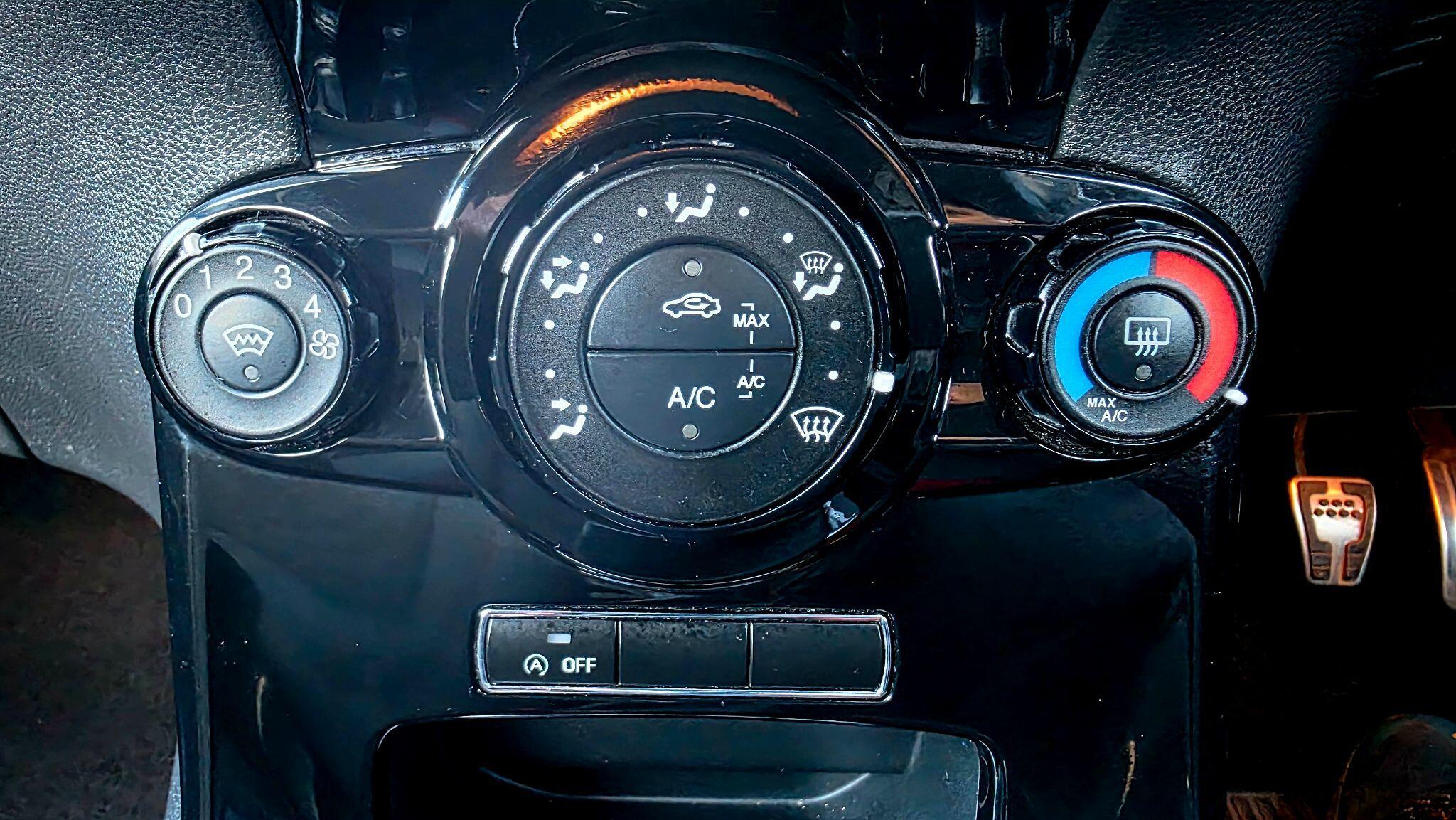 Ford Fiesta - Image 22