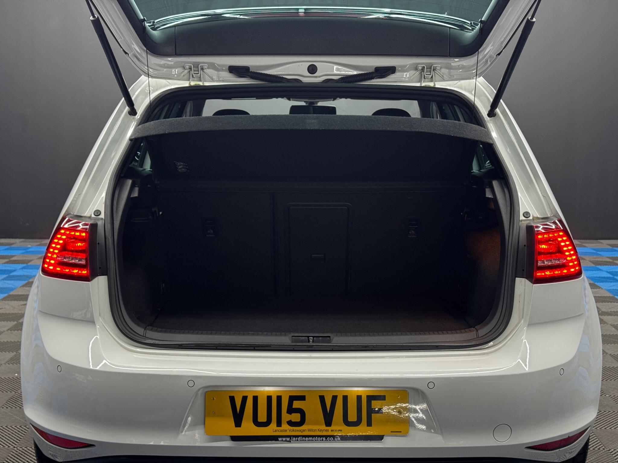 Volkswagen Golf - Image 38
