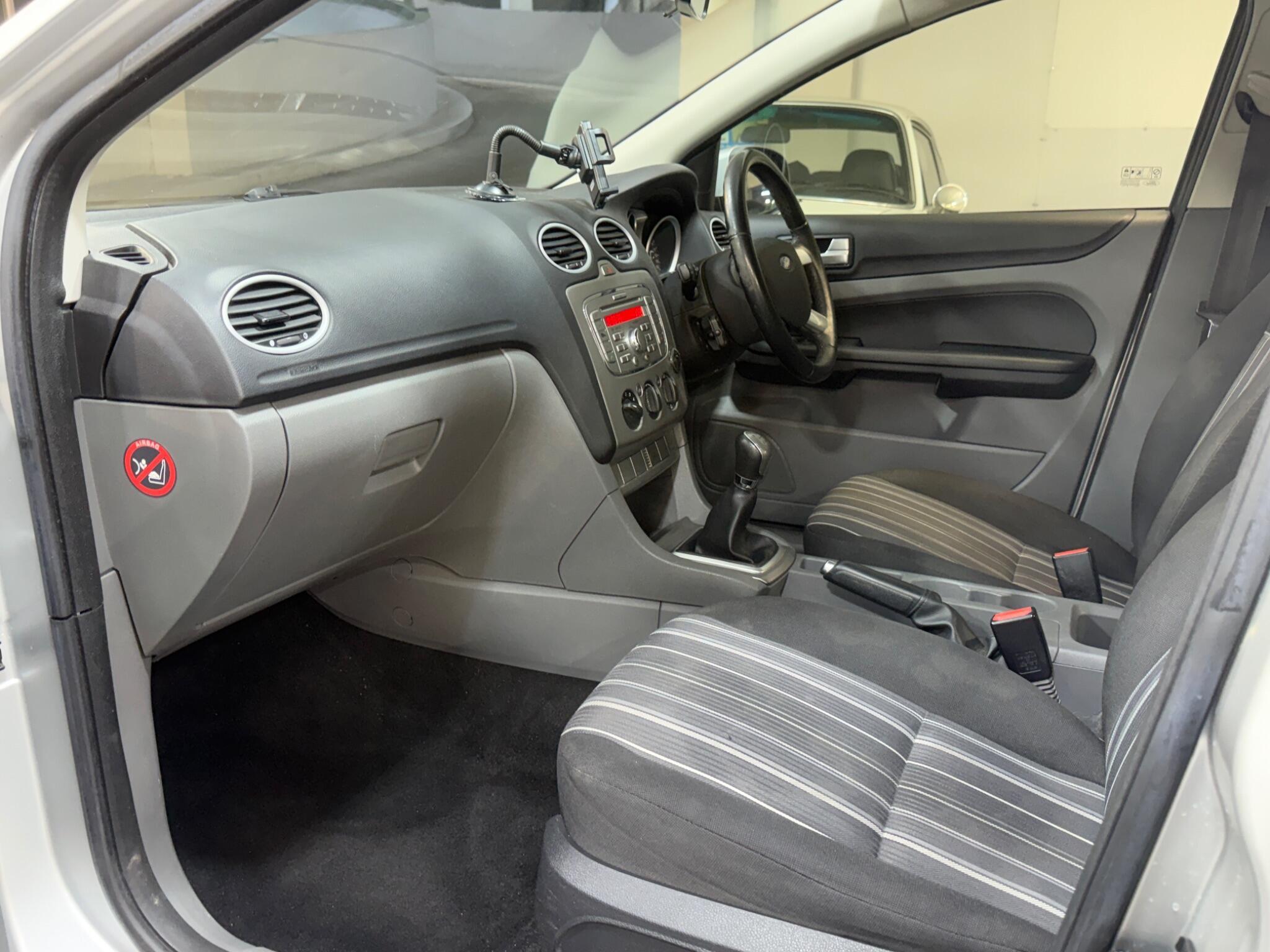 Ford Focus - Image 10