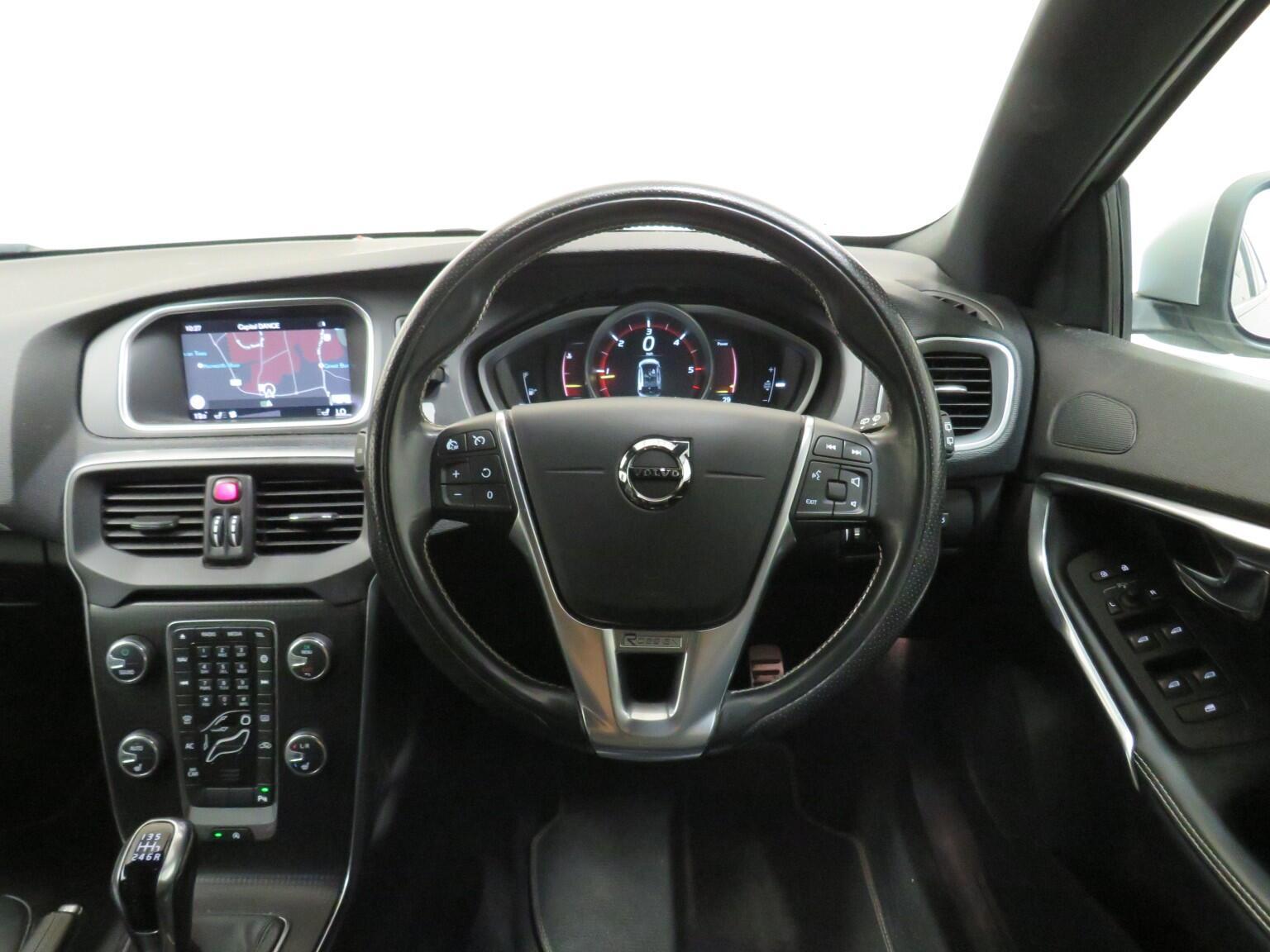 Volvo V40 - Image 14